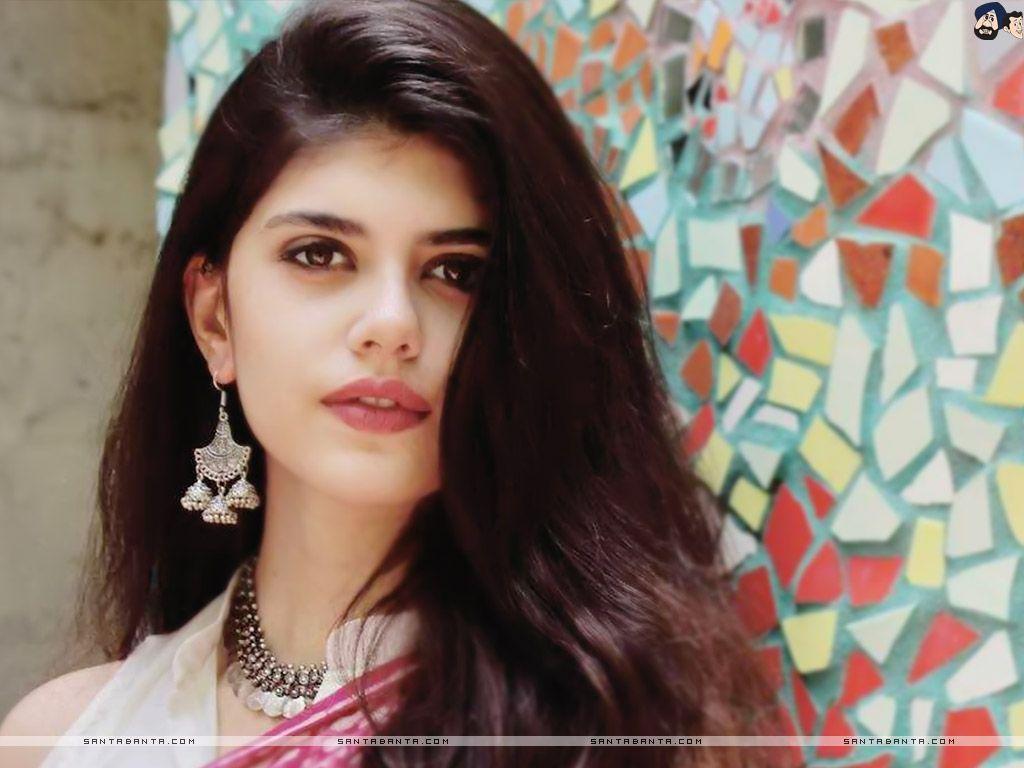 1024x768 Hot Bollywood Heroines & Actresses HD Wallpaper I Indian Models
