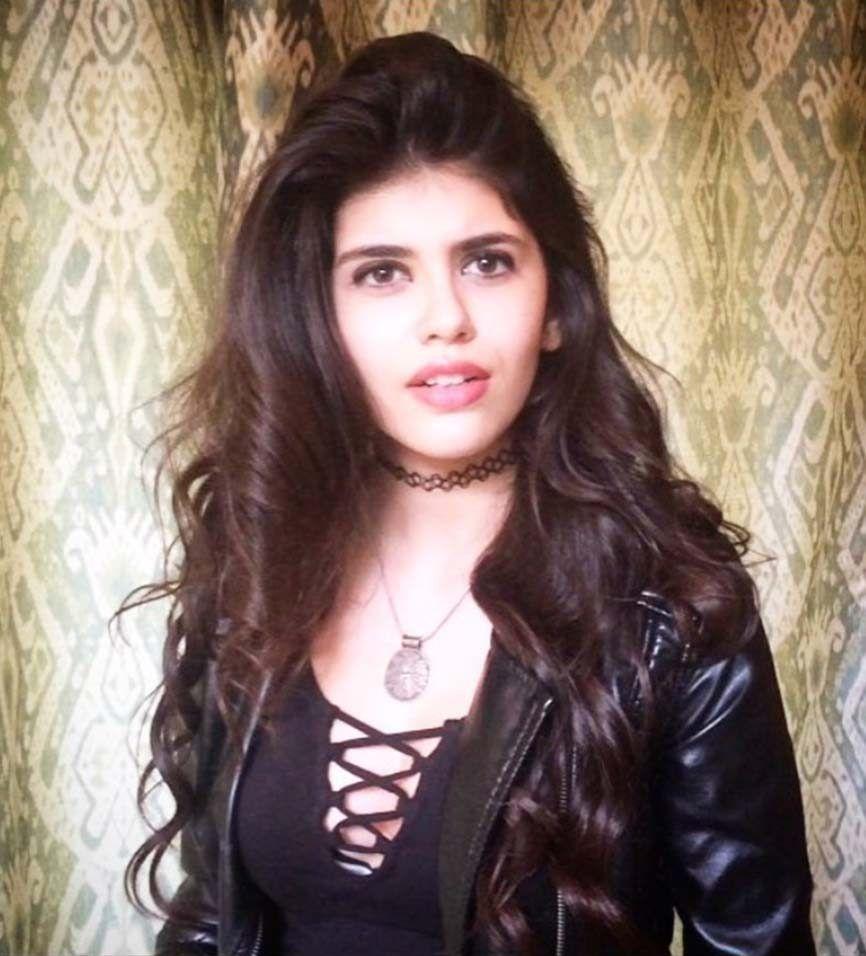 866x956 Sanjana Sanghi, India's Hazel Grace From The Fault in Our Stars