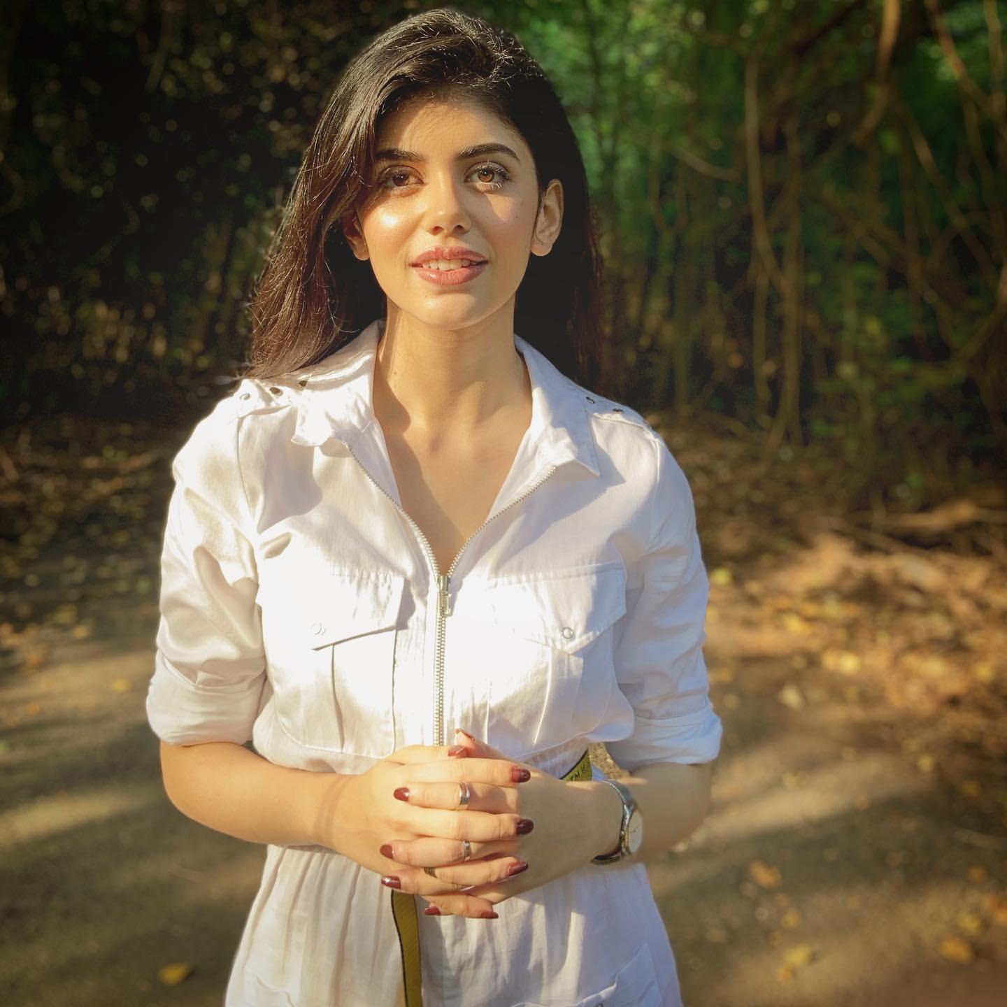 1440x1440 Sanjana Sanghi: Dil Bechara star's stunning photo will make you