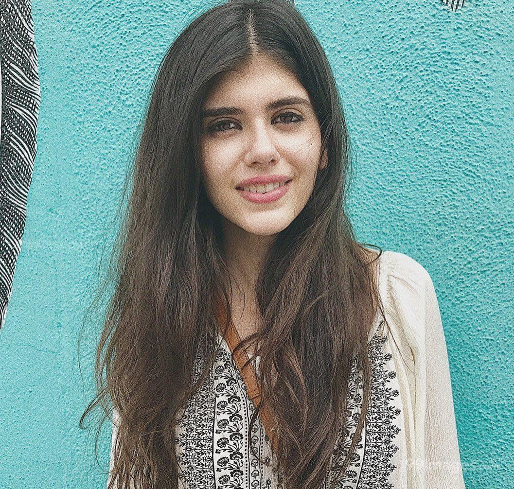 1057x1006 Sanjana Sanghi Hot HD Photo & Wallpaper for mobile