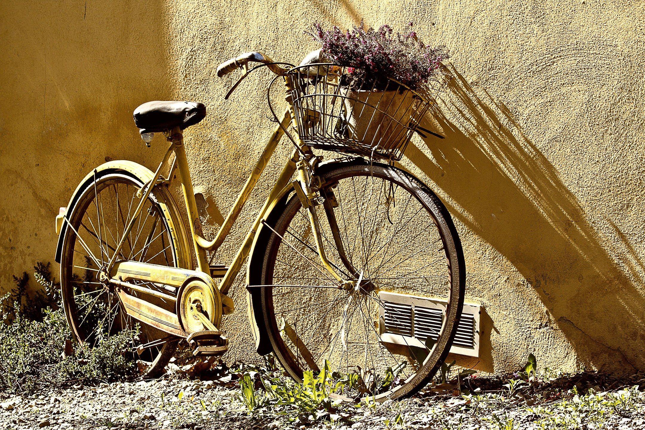 2160x1440 Wallpaper / bike bicycle two wheel old bike 4k wallpaper