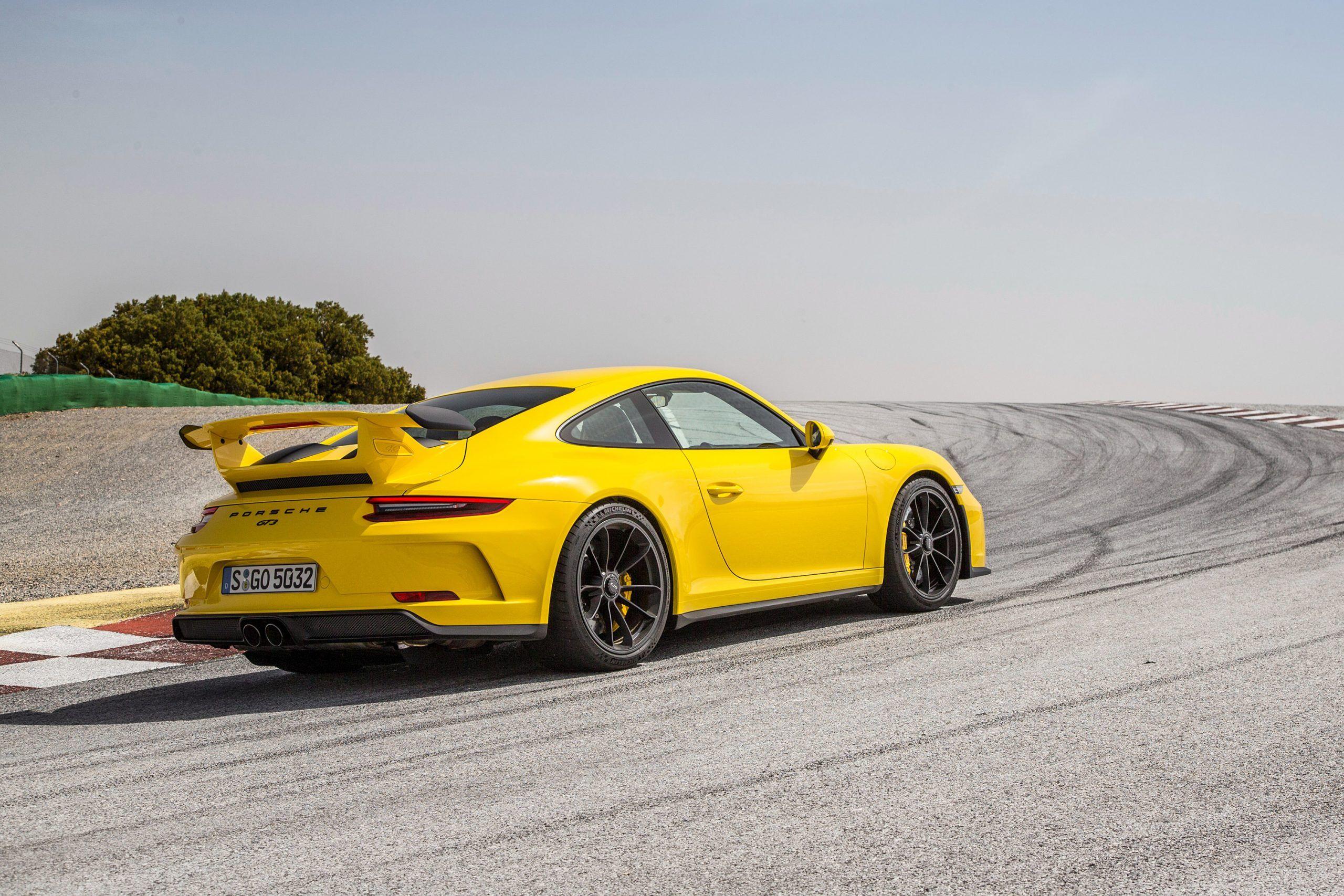 2560x1707 Porsche 911 GT3 Wallpaper