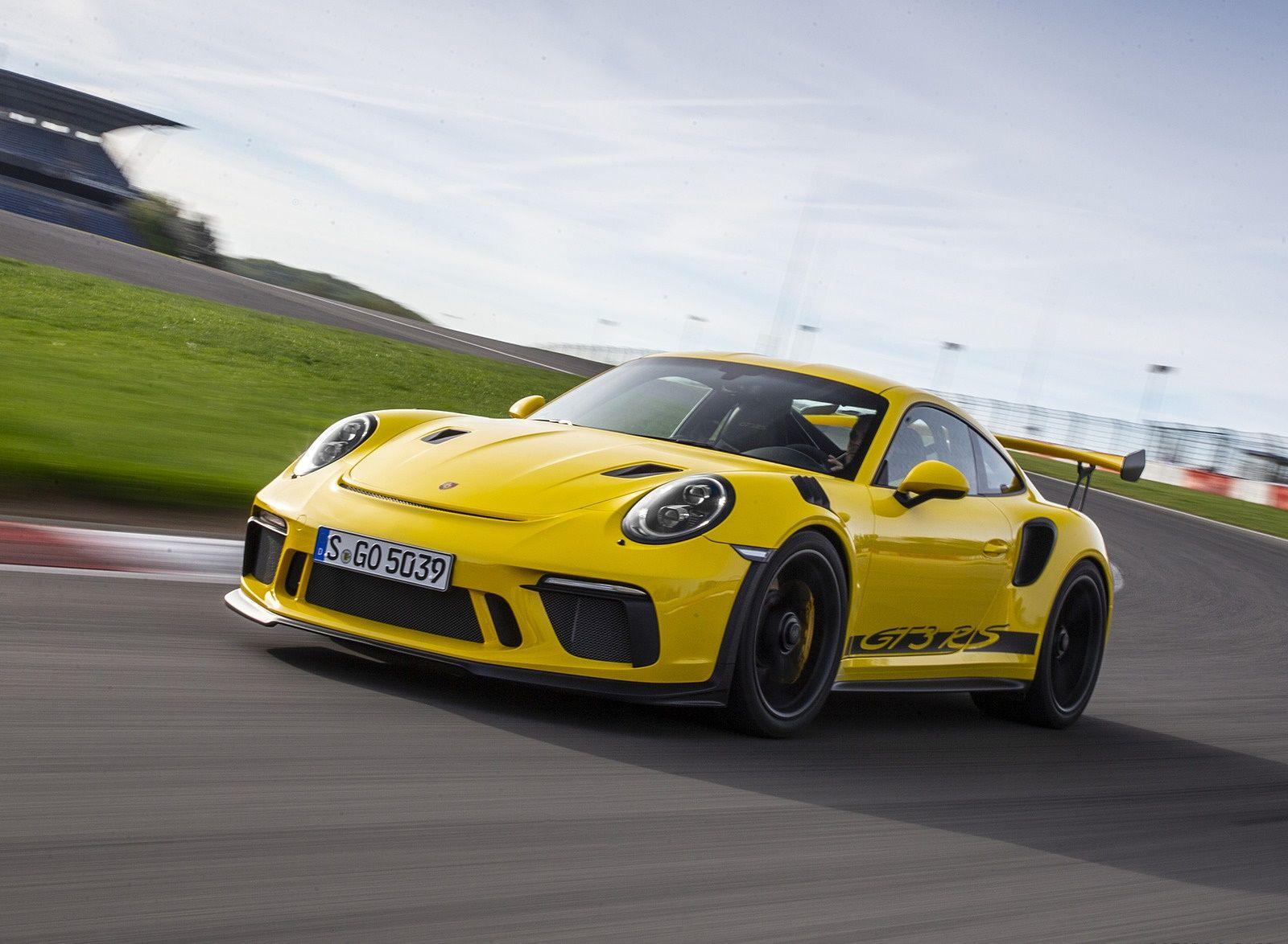 1600x1174 Porsche 911 GT3 RS (Color: Racing Yellow) Front Three Quarter Wallpaper (38)