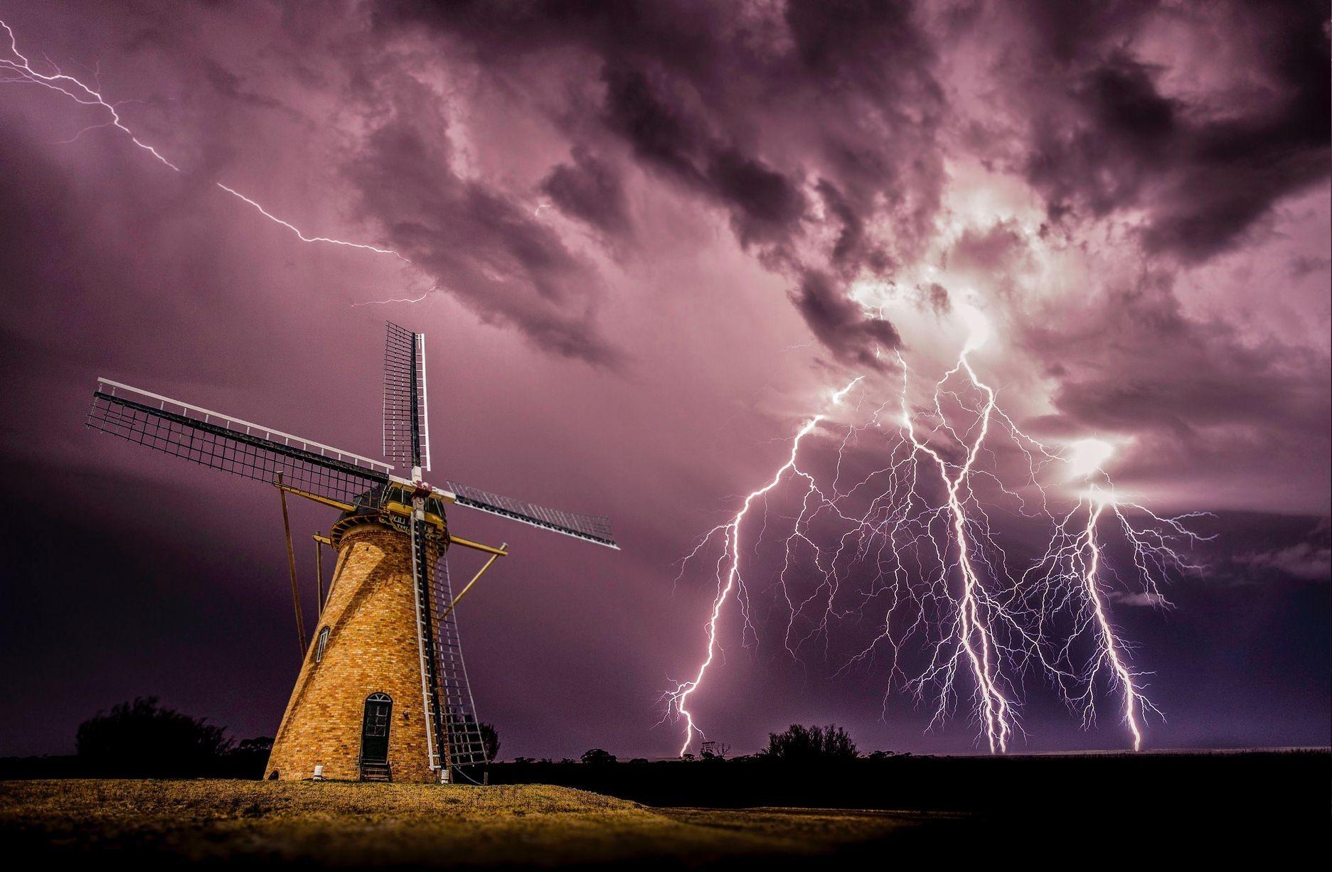 1873x1227 Lightning Storm Desktop Background