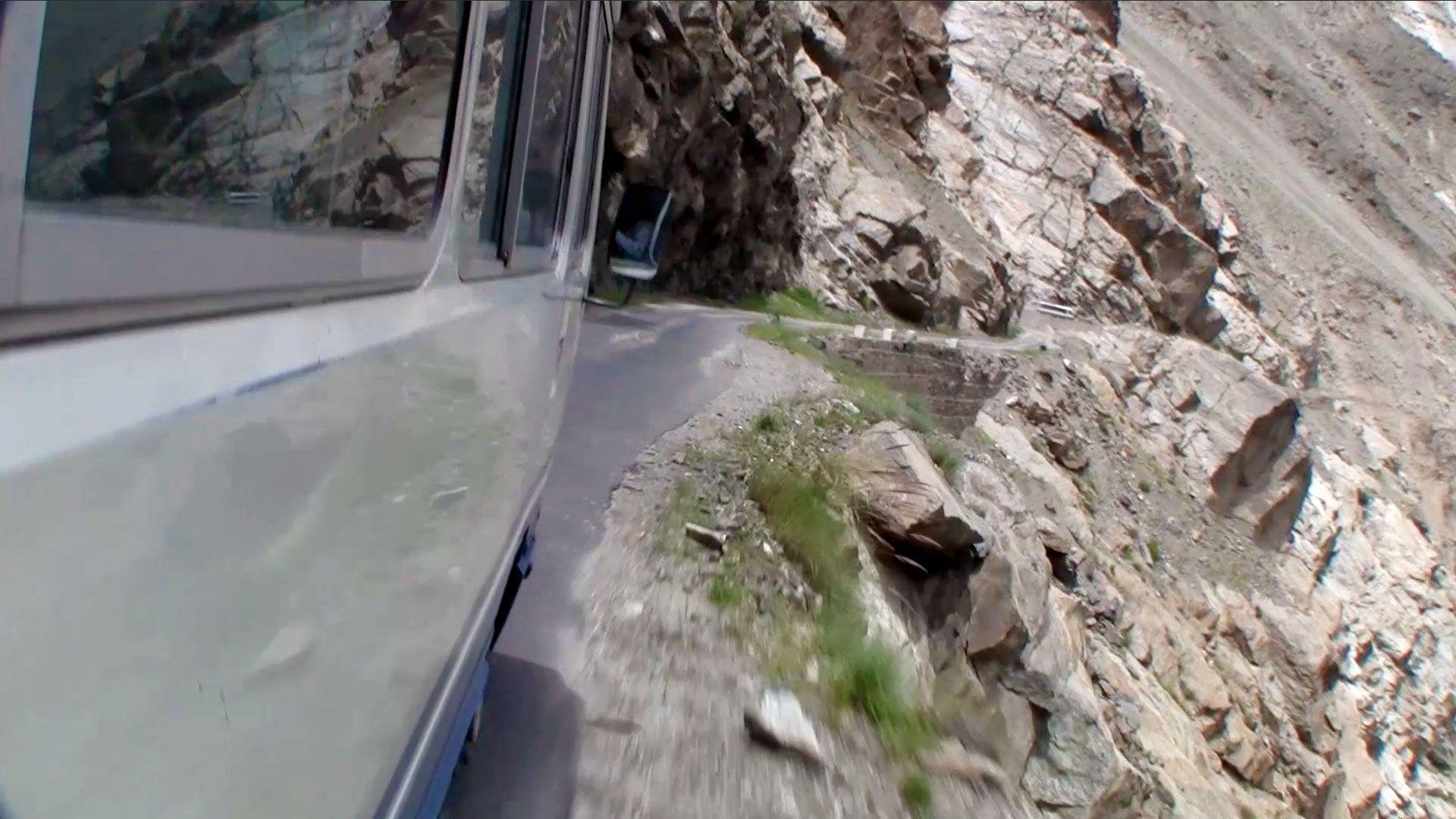 1920x1080 Amazing Image Of Karakoram Highway; Driver's Worst Nightmare