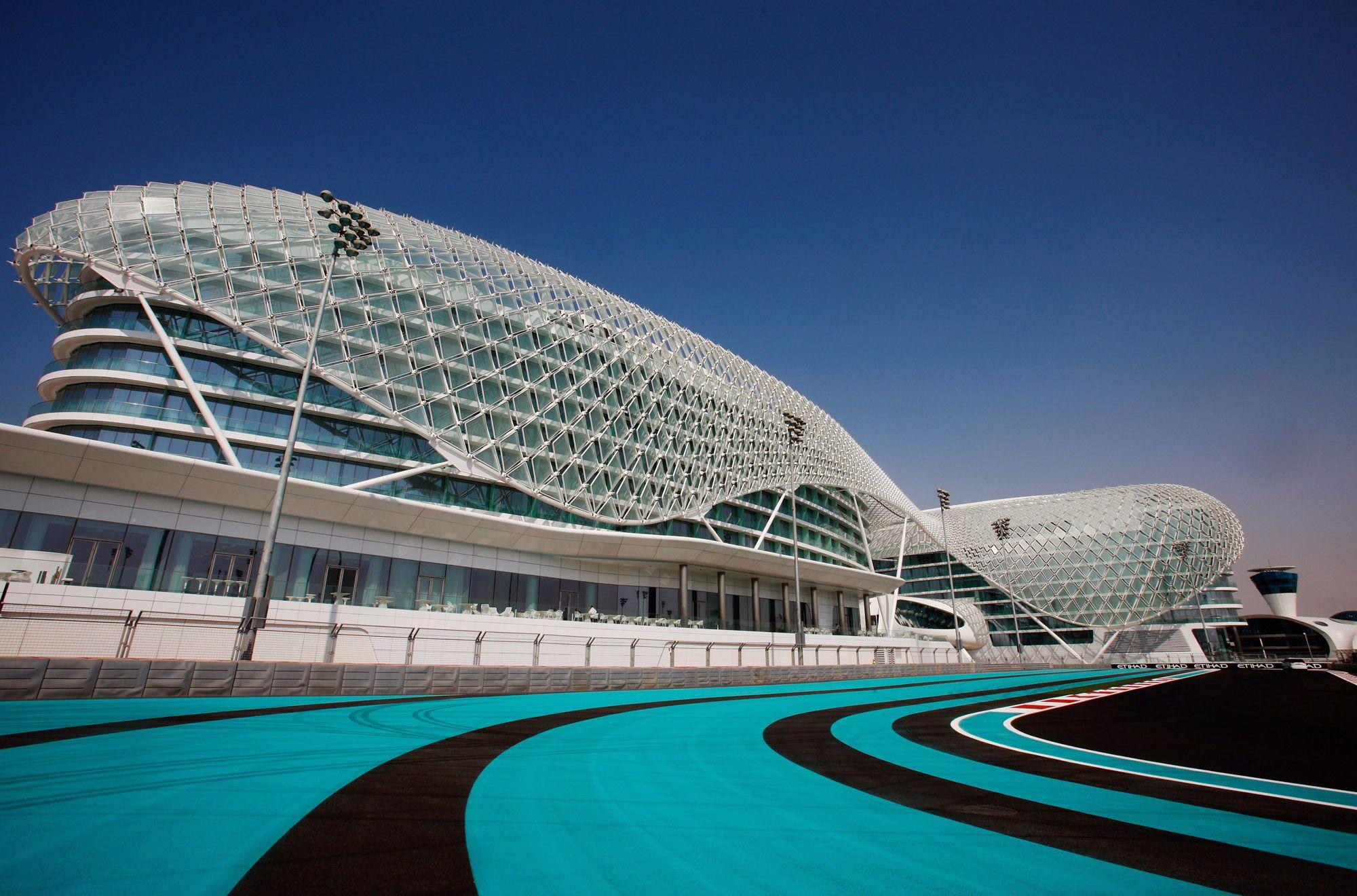 2000x1320 AUSmotive.com Red Bull Racing at the Abu Dhabi Grand Prix