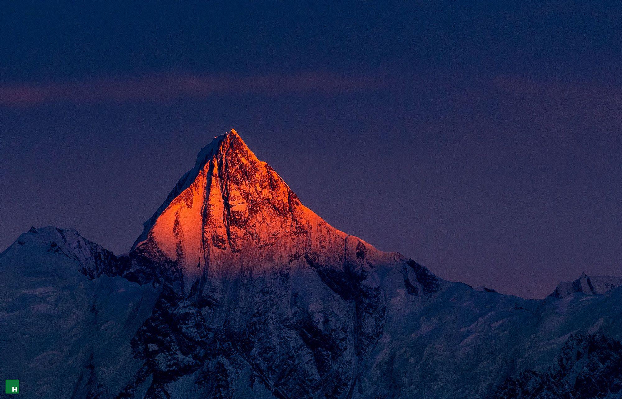 2000x1285 Breathtaking View Of Lupghar Sar (200m) At Sunset. Lupghar Sar