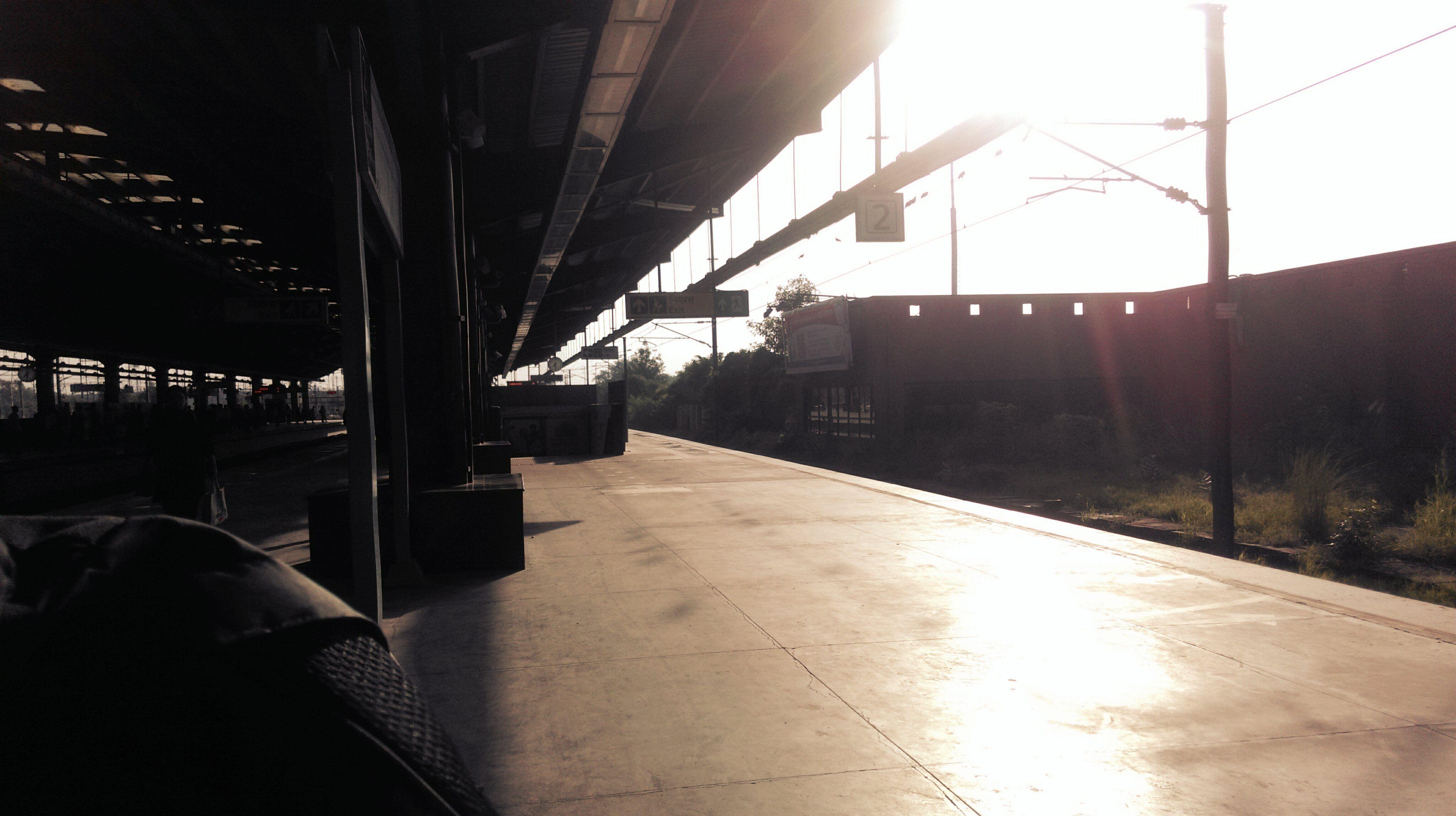 4096x2296 Yamuna Bank Metro Station Delhi India 4K wallpaper