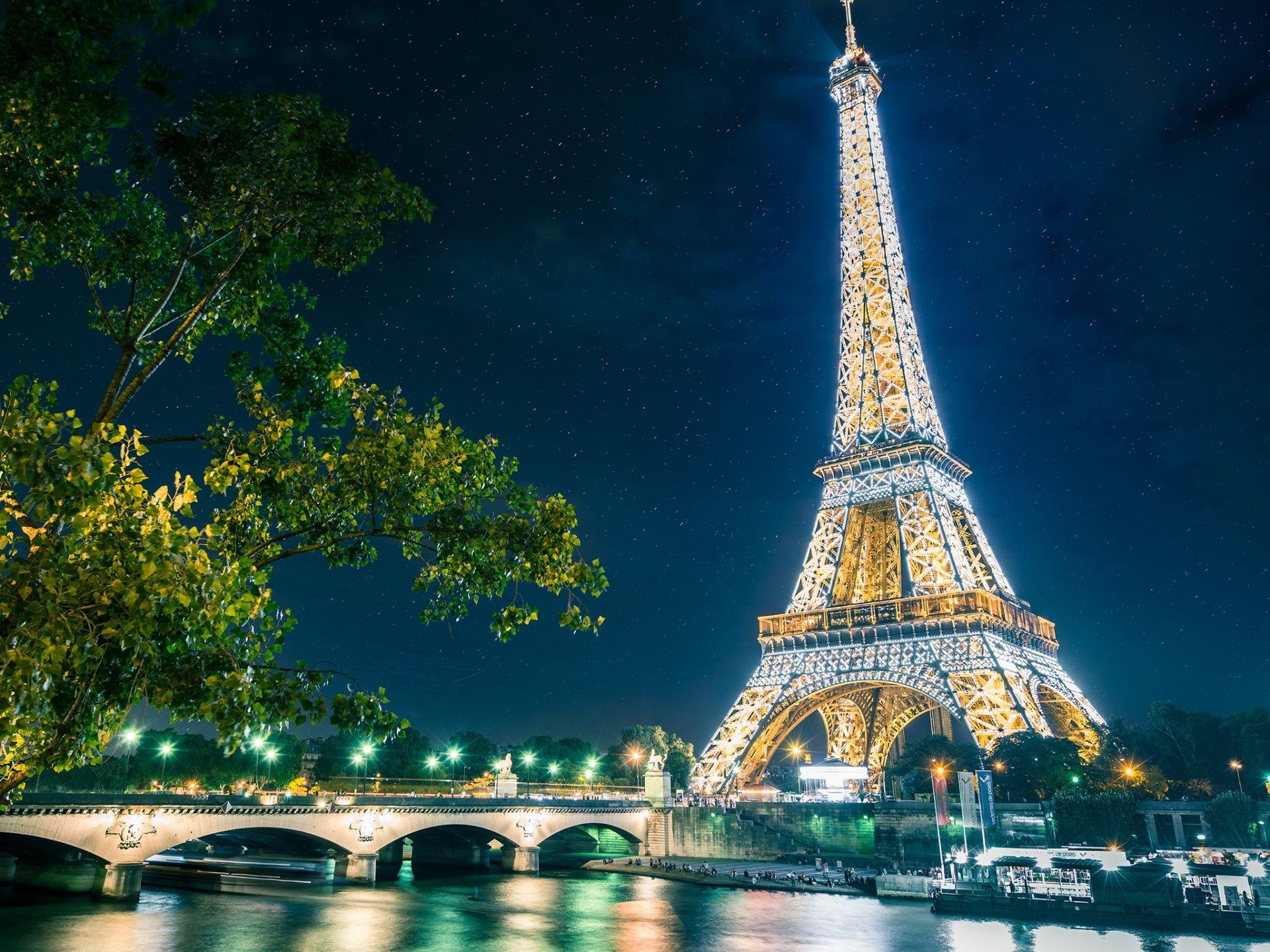 1920x1440 Eiffel Tower Wallpaper