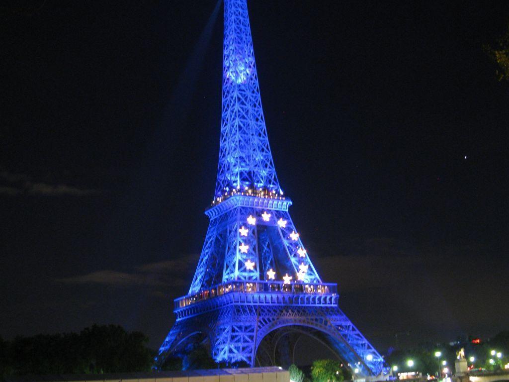 1024x768 Eiffel 4K wallpaper for your desktop or mobile screen free