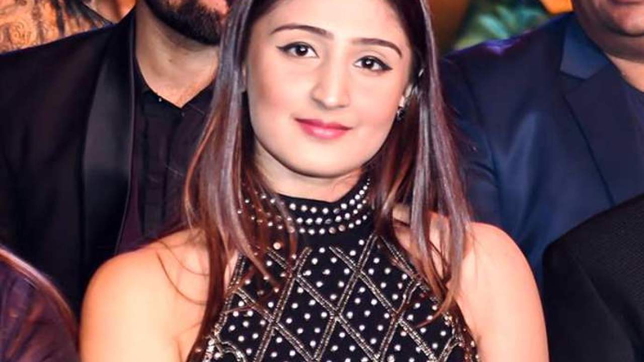 1280x720 Dhvani Bhanushali Wallpaper