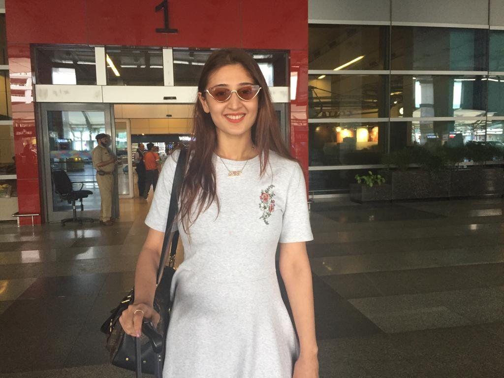 1024x768 NDTV - #NDTVYuva. Singer Dhvani Bhanushali arrives