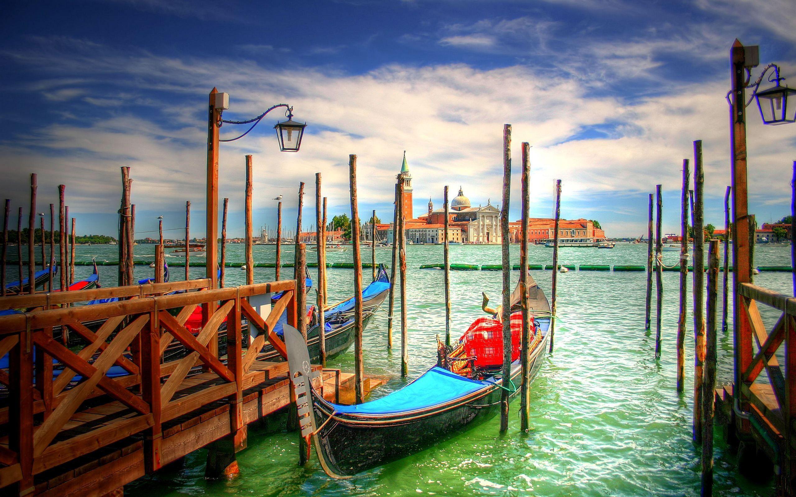 2560x1600 Sky: Venice Italy Lanterns Colorful Pier Peaceful Building Romantic