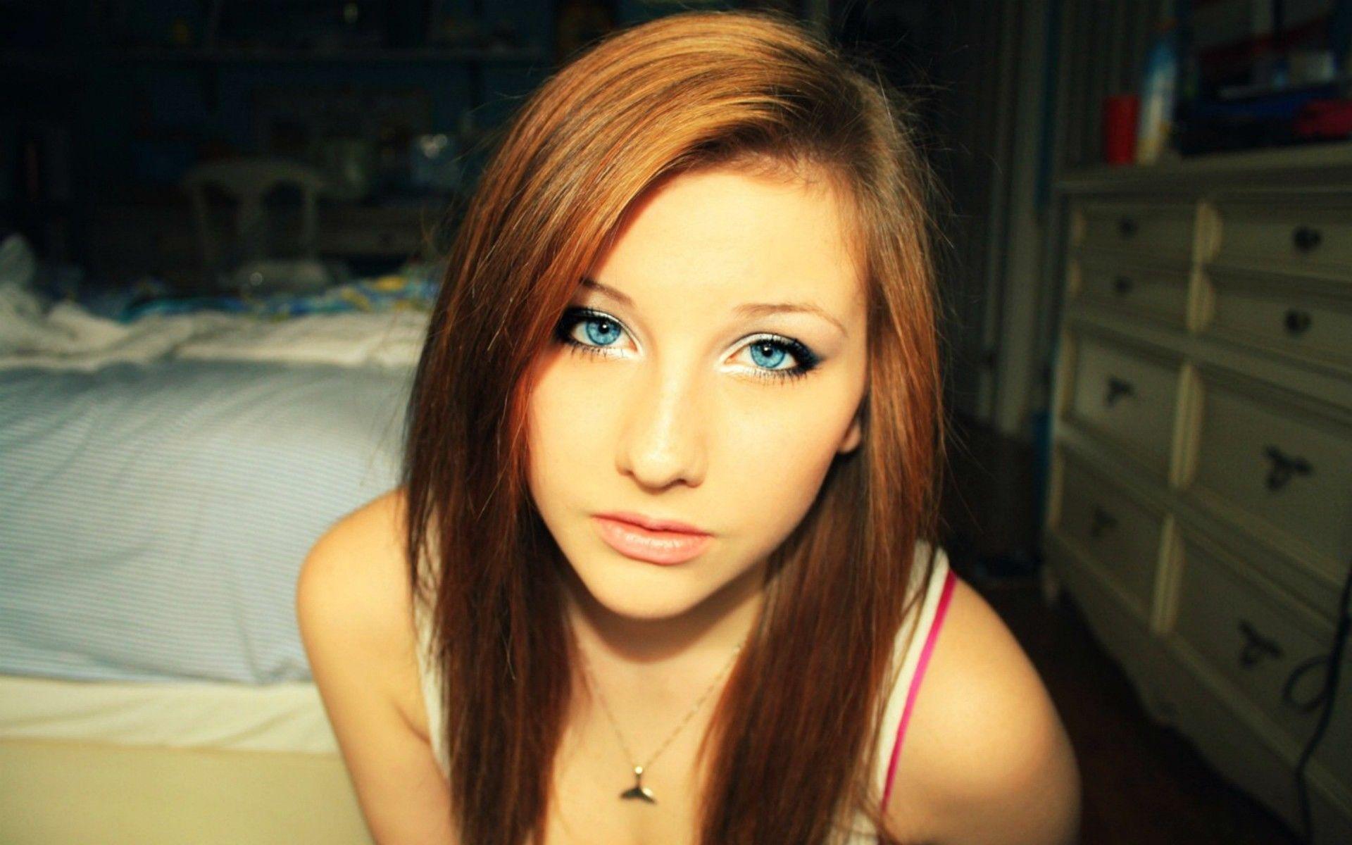 1920x1200 Redhead Wallpaper