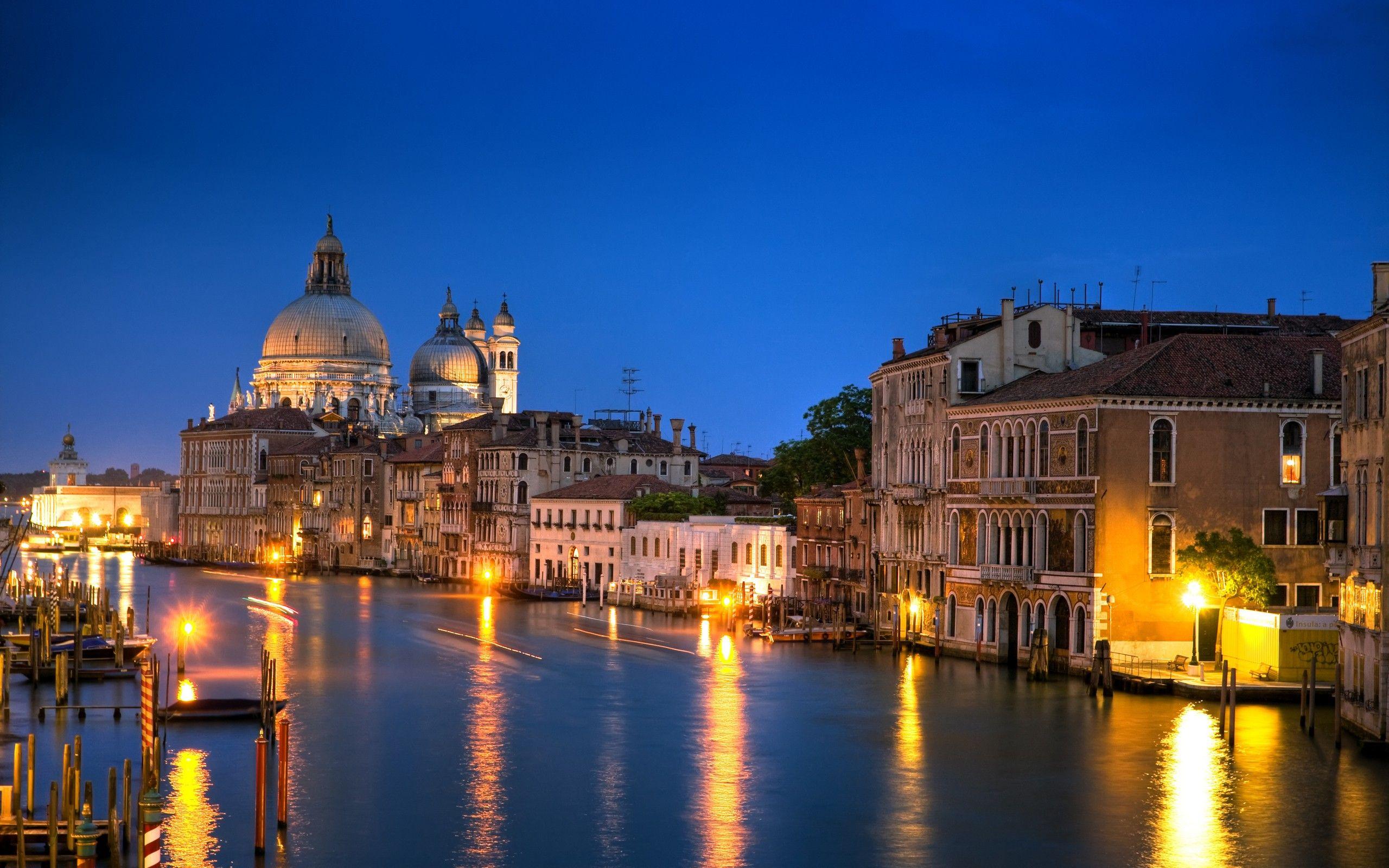 2560x1600 Sky: Beautiful Evening Venice Lanterns Light Peaceful Building