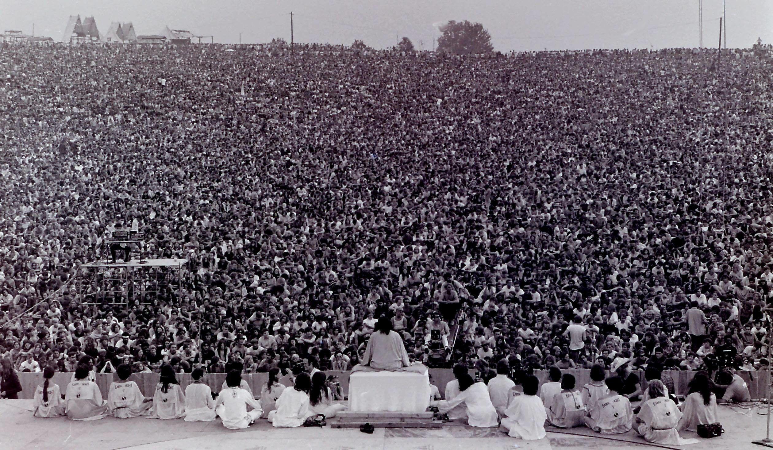 2520x1467 Woodstock Wallpaper