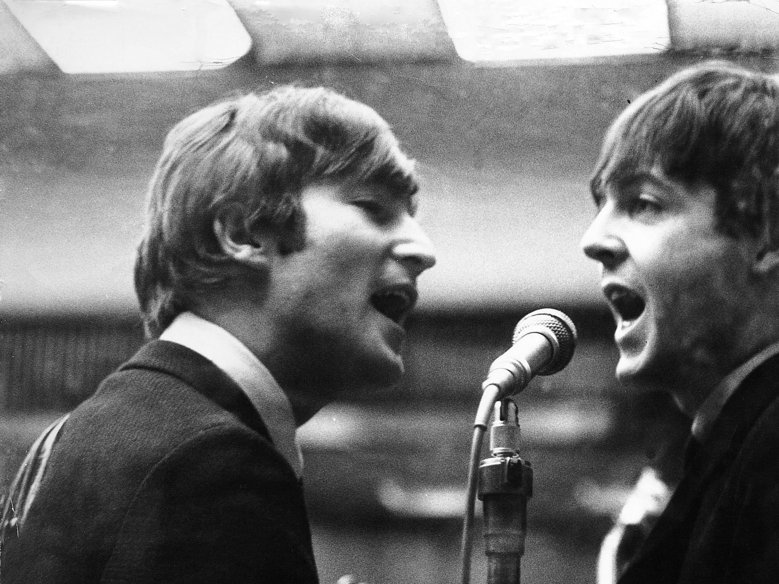 2560x1920 Grayscale The Beatles John Lennon Paul Mccartney Wallpaper