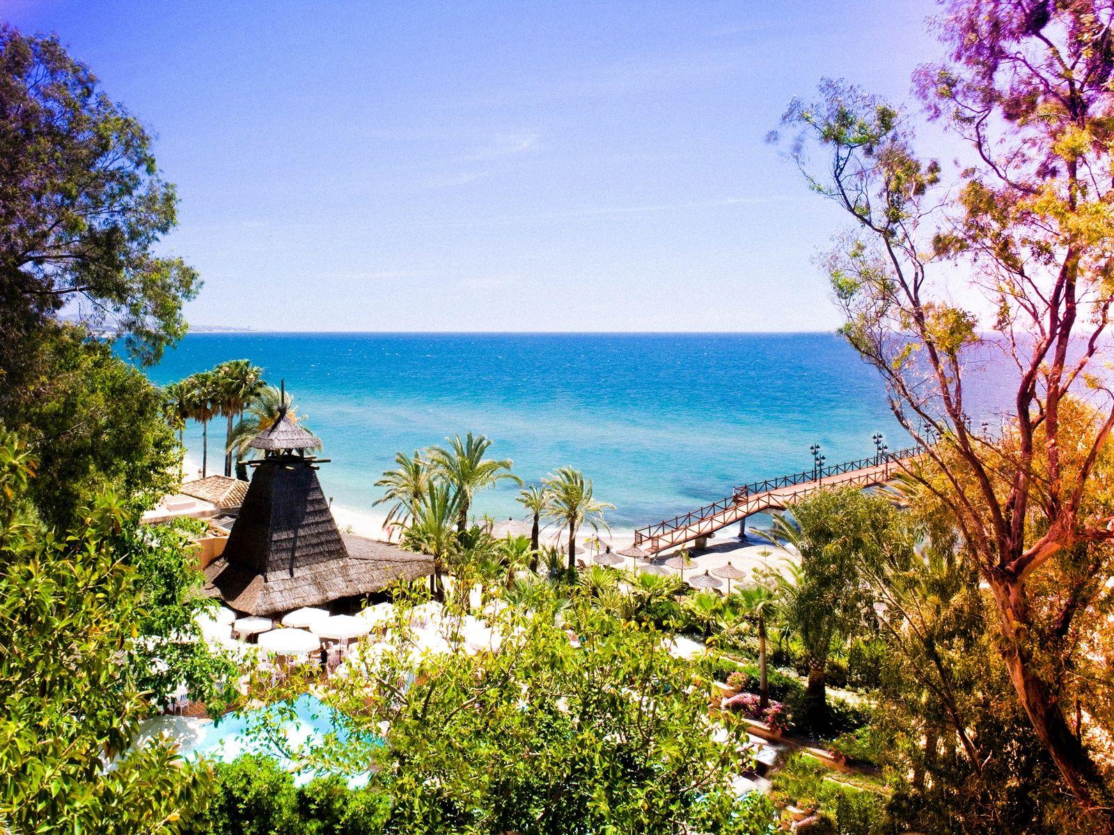 1600x1200 Marbella City Beach Wallpaper