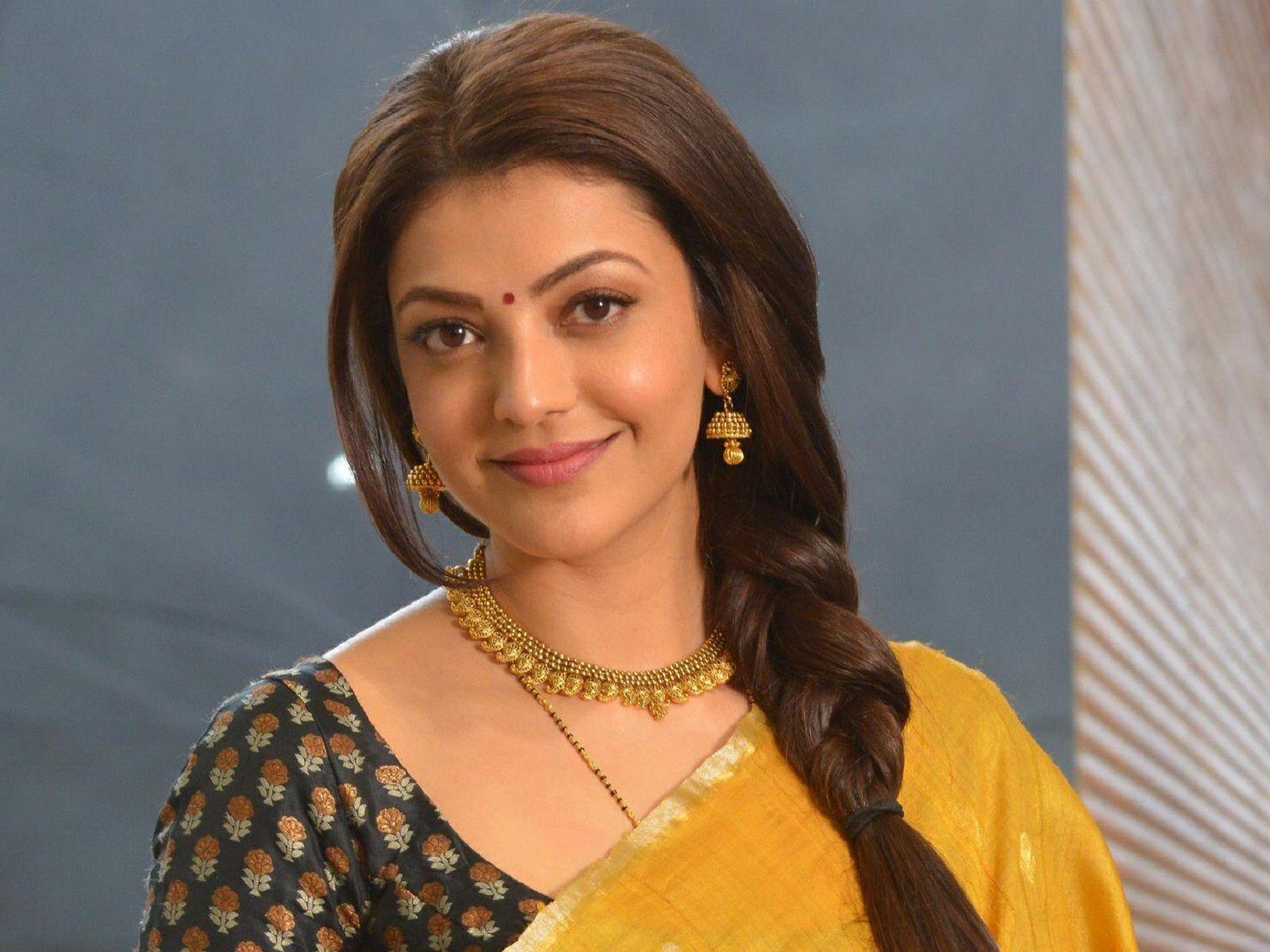 1600x1200 Actress Kajal Agarwal Gorgeous In Saree Latest HD Wallpaper