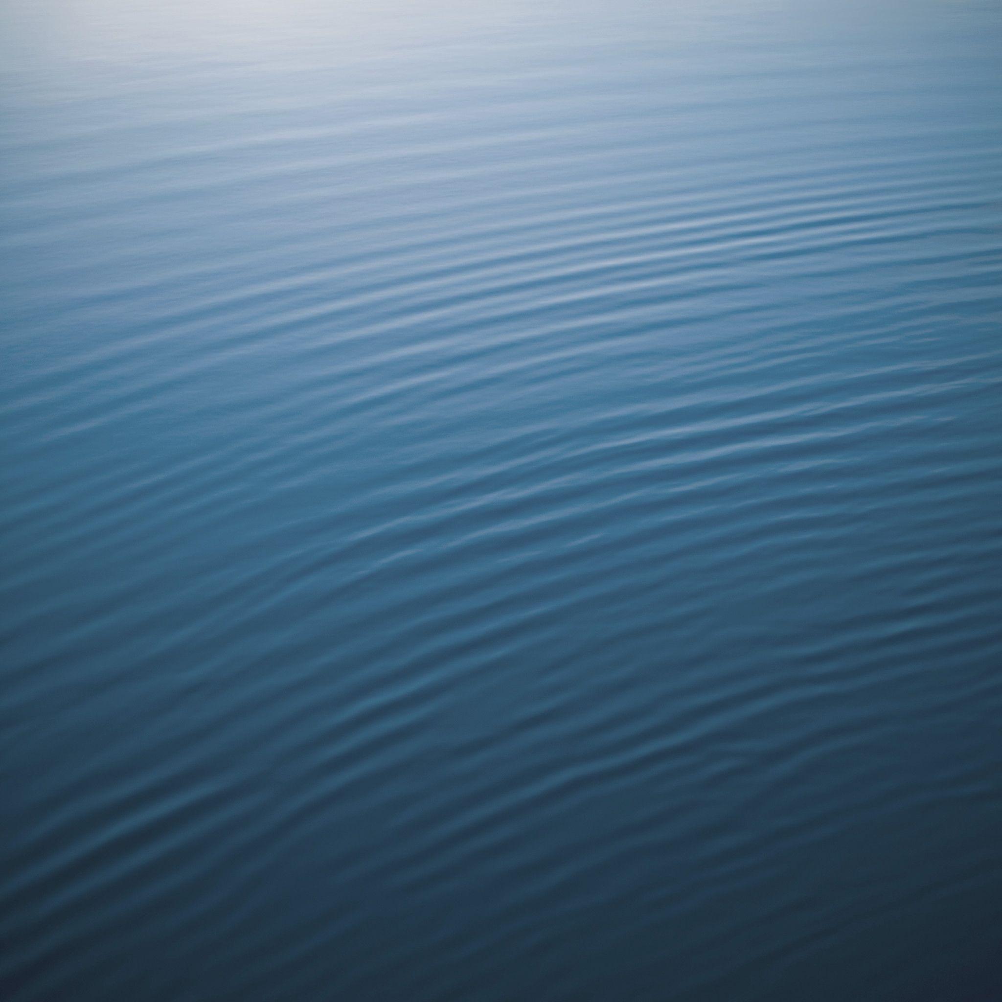2048x2048 Apple Water Wallpaper