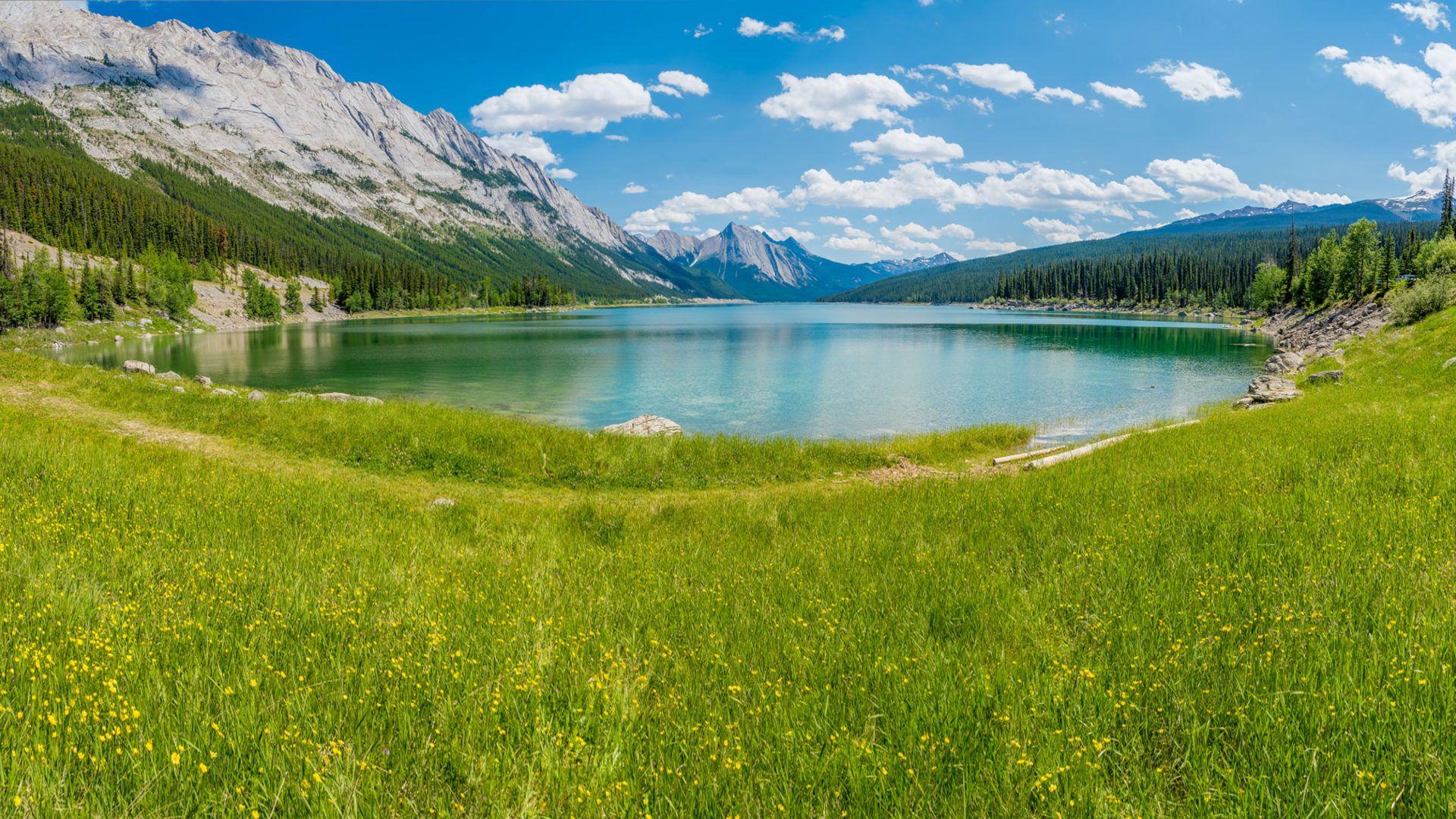 1920x1080 Panoramic Medicine Lake In Jasper National Park Alberta Canada