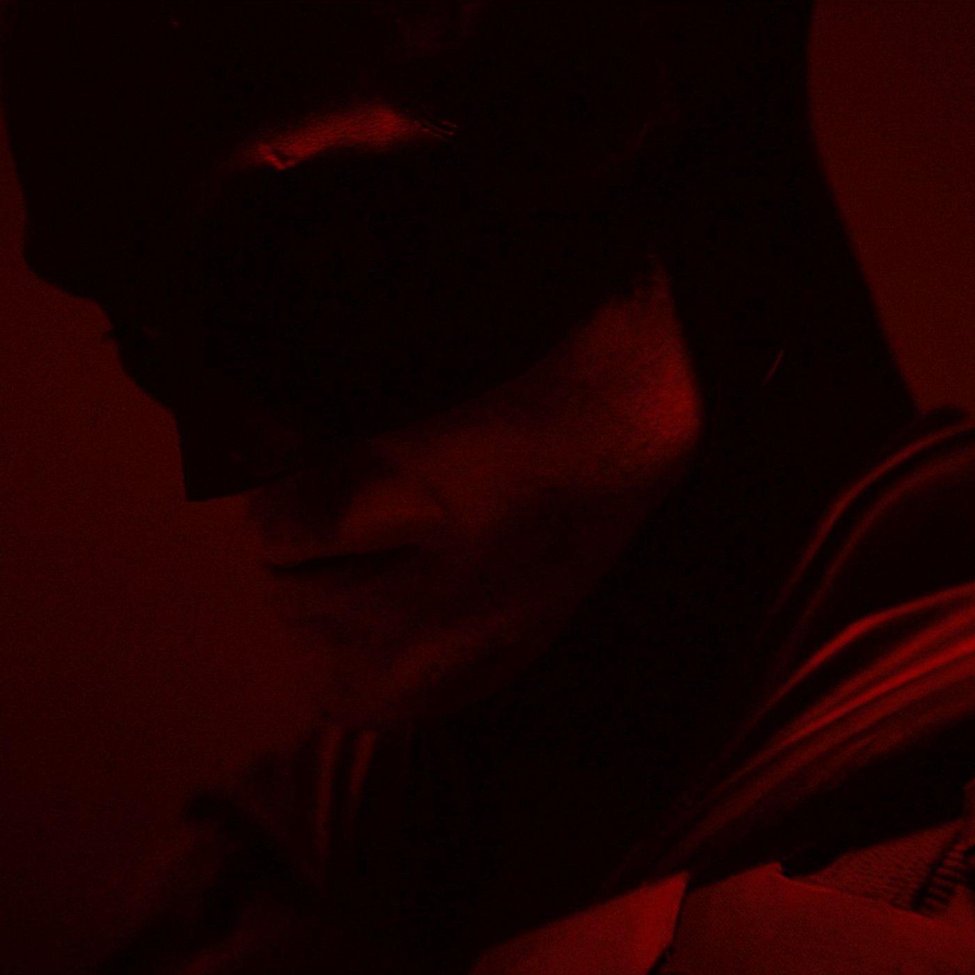 1400x1400 Robert Pattinson's Batman revealed in new teaser video