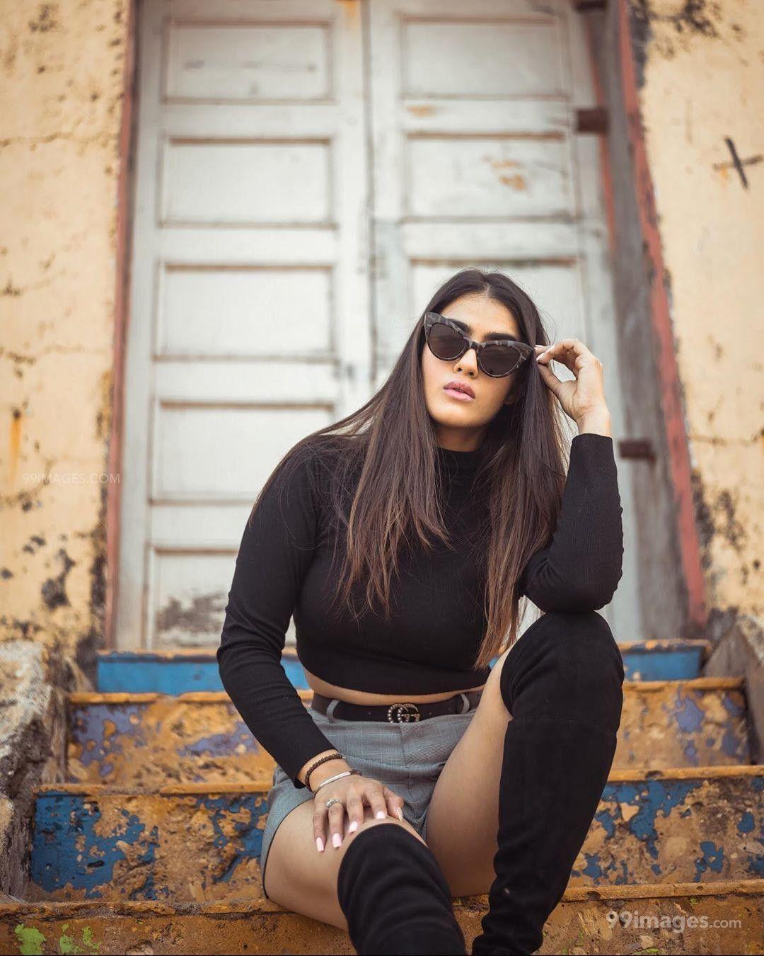 1080x1350 Kavya Thapar Hot HD Photo & Mobile Wallpaper 1080p