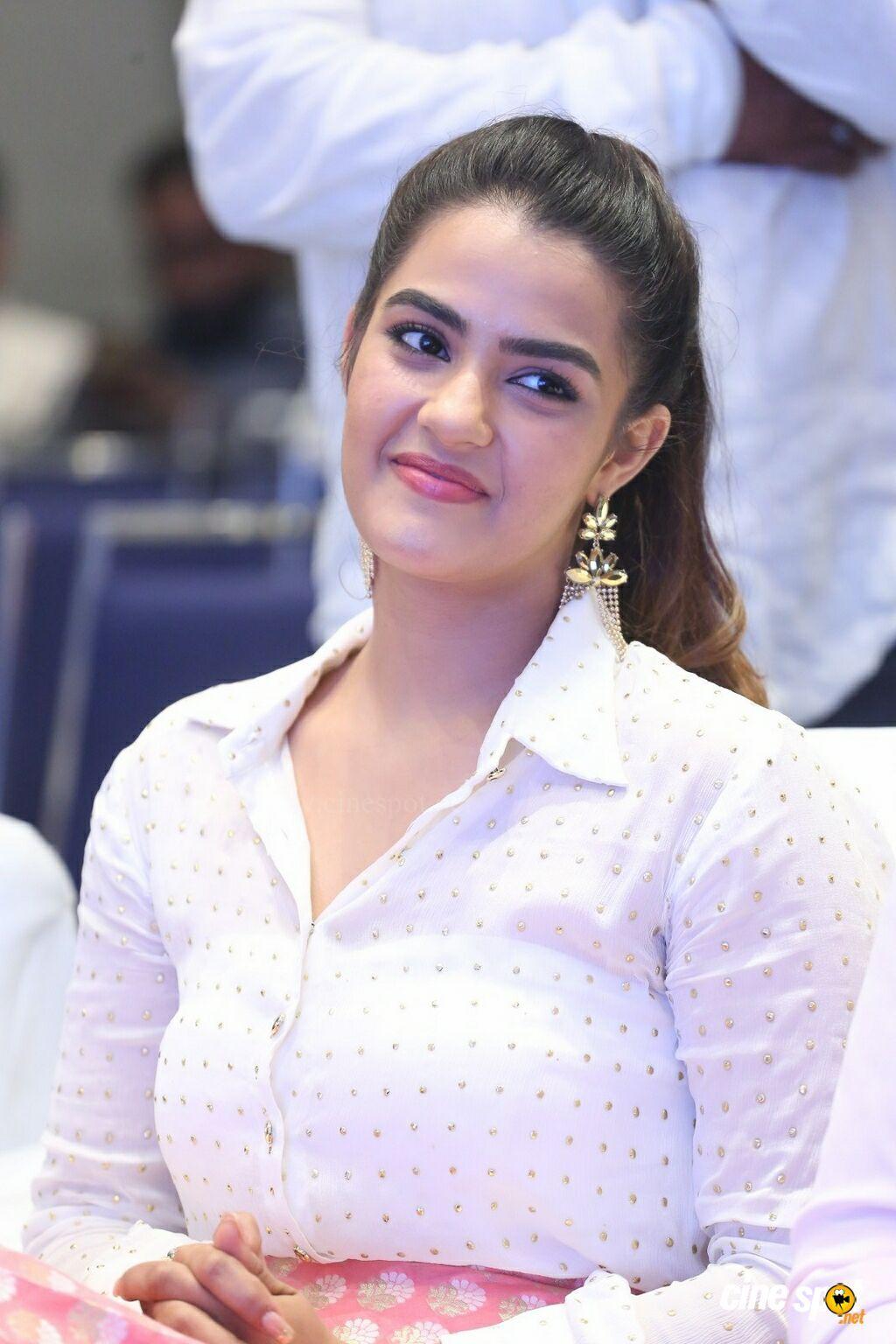 1024x1536 Kavya Thapar at Ee Maya Peremito Teaser Launch (3)