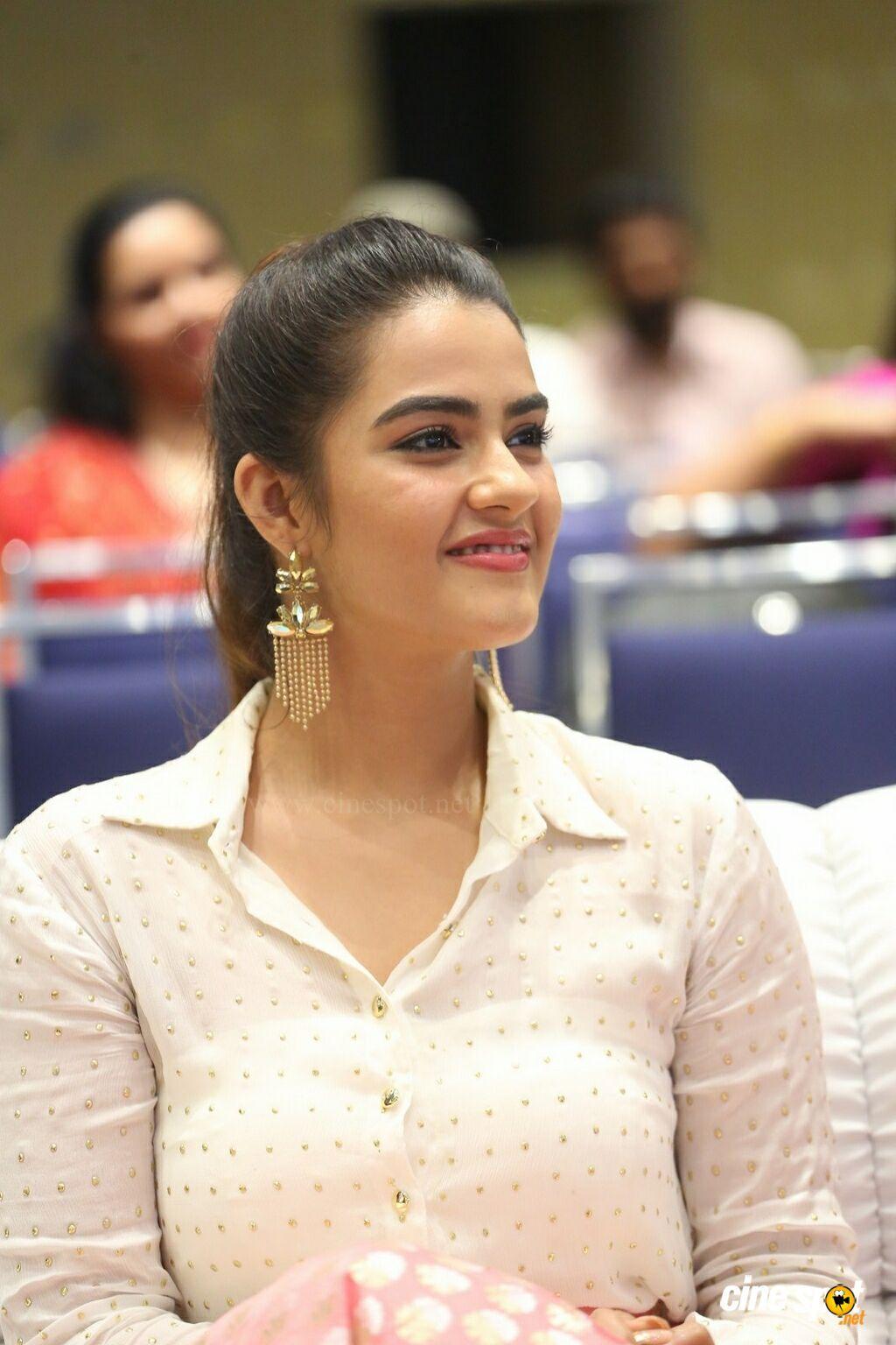 1024x1536 Kavya Thapar at Ee Maya Peremito Teaser Launch (2)