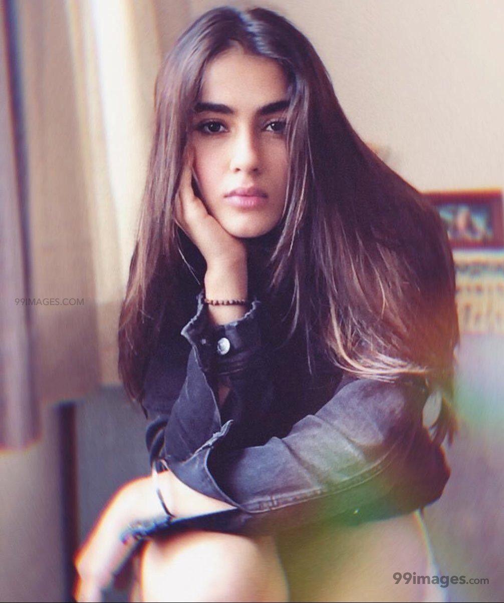 1006x1204 Kavya Thapar Hot HD Photo & Mobile Wallpaper 1080p