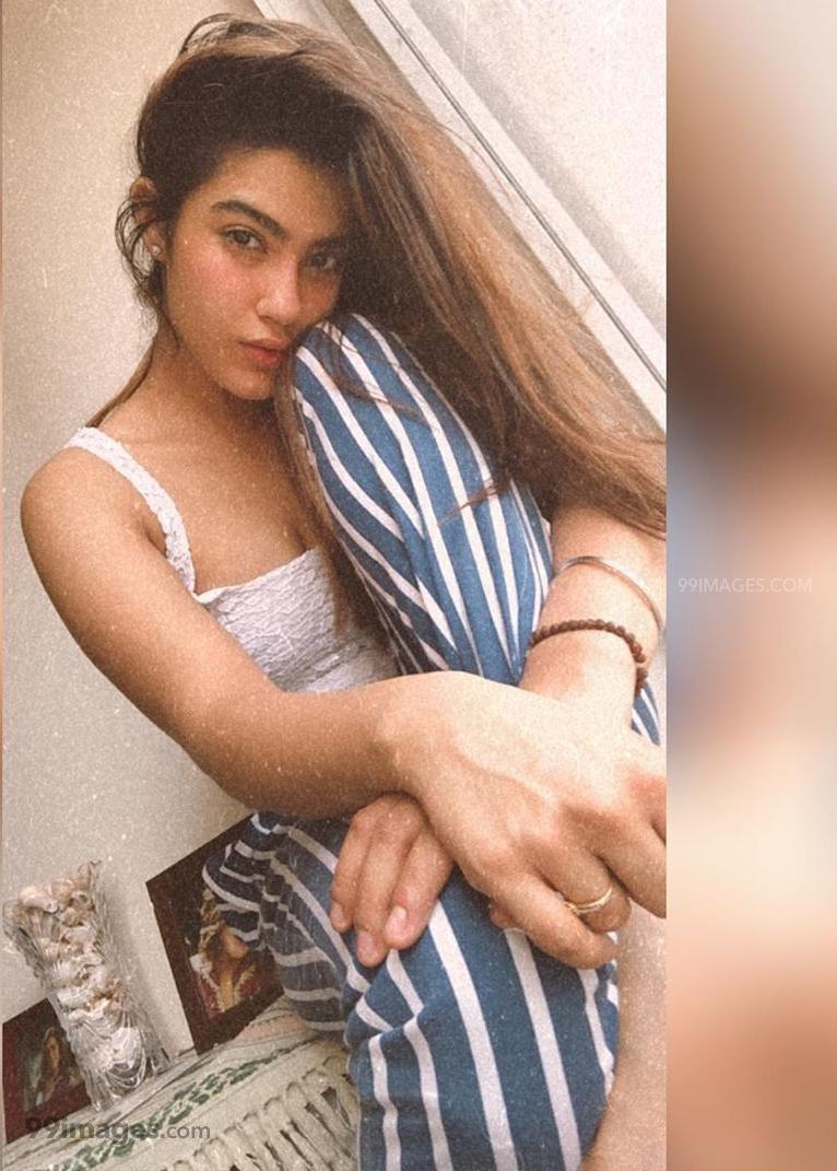 766x1071 Kavya Thapar Hot HD Photo & Mobile Wallpaper 1080p