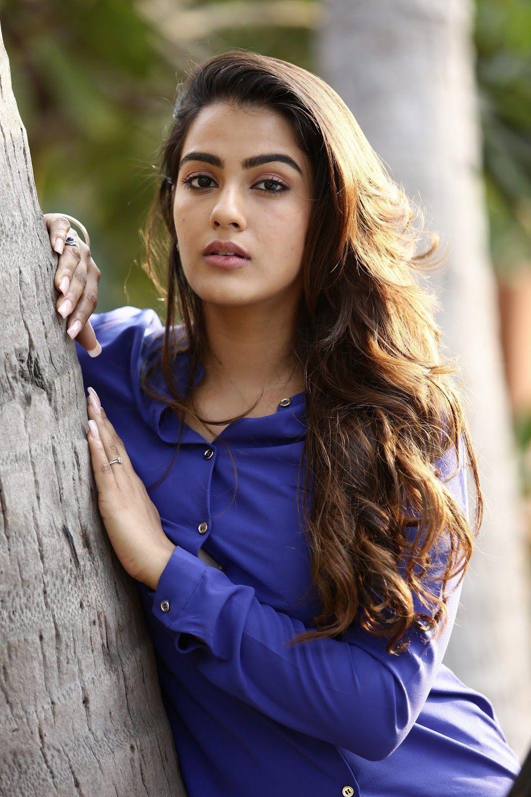 1066x1600 Kavya Thapar Latest Glamorous Photo In Blue Jeans