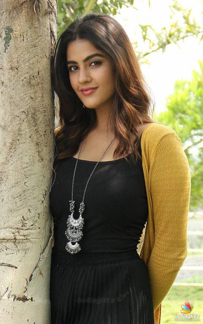 800x1272 Kavya Thapar Photo Actress photo, image, gallery