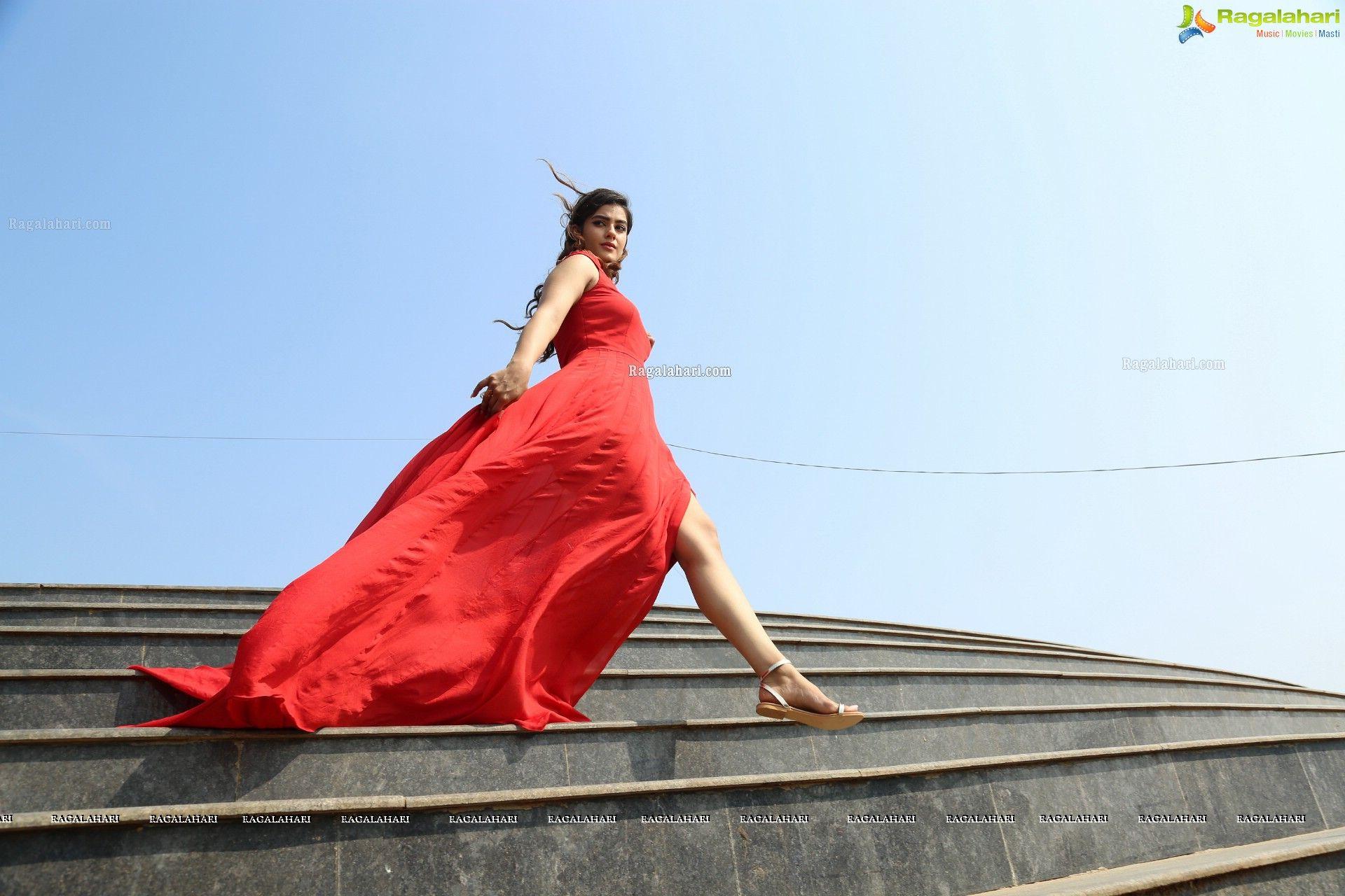 1920x1280 Kavya Thapar (High Definition) Image 23. Beautiful Tollywood