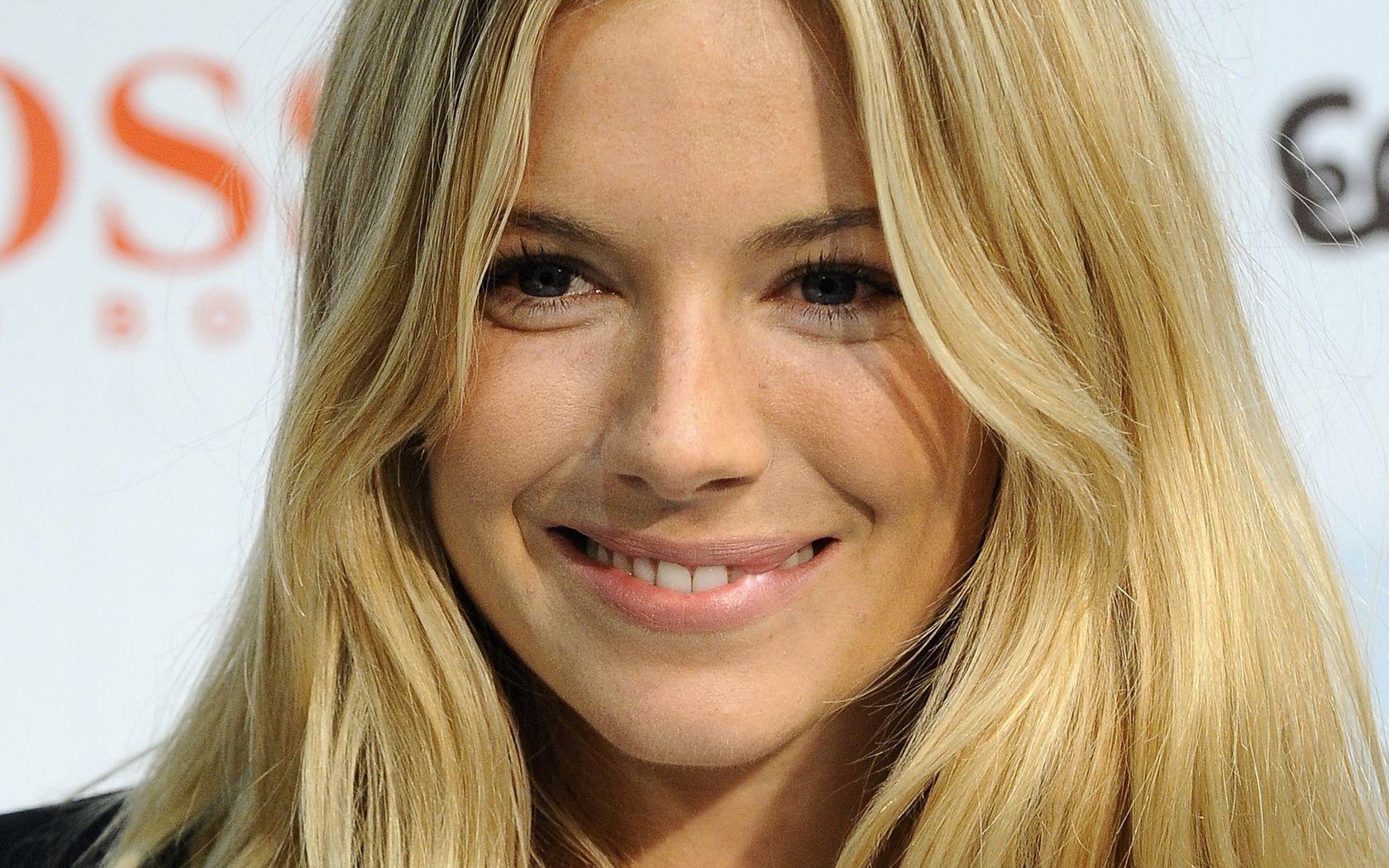 1680x1050 Sienna Miller Wallpaper and Background Imagex1050