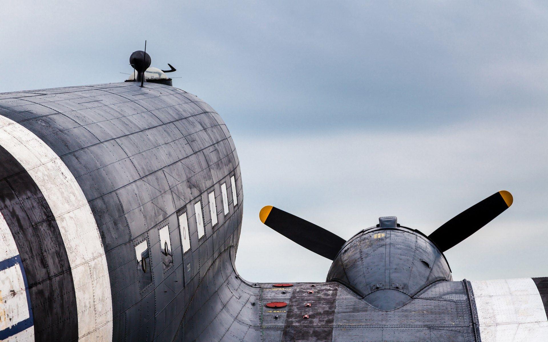 1920x1200 Airplane Close Up