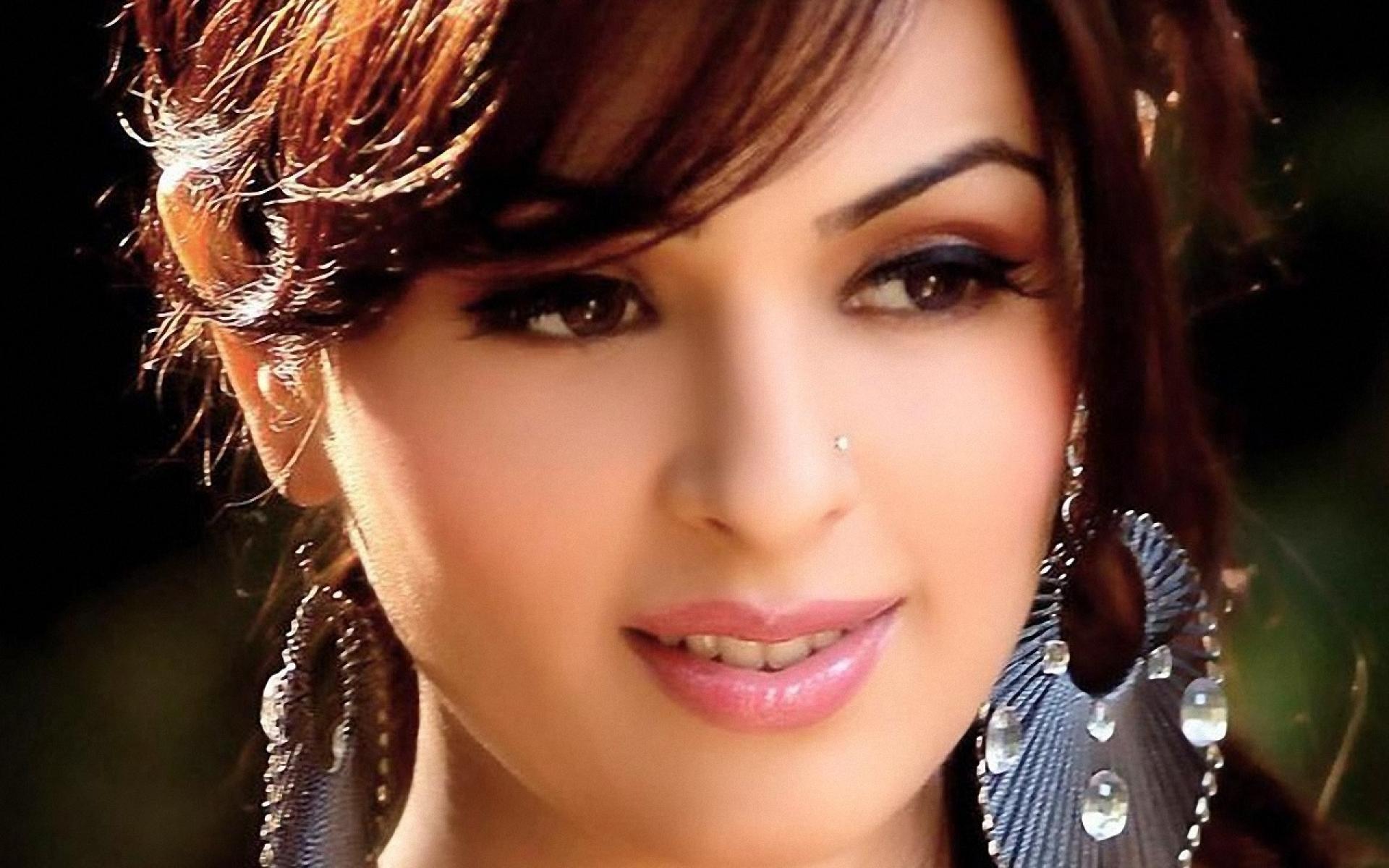 1920x1200 Bollywood Heroines Wallpaper