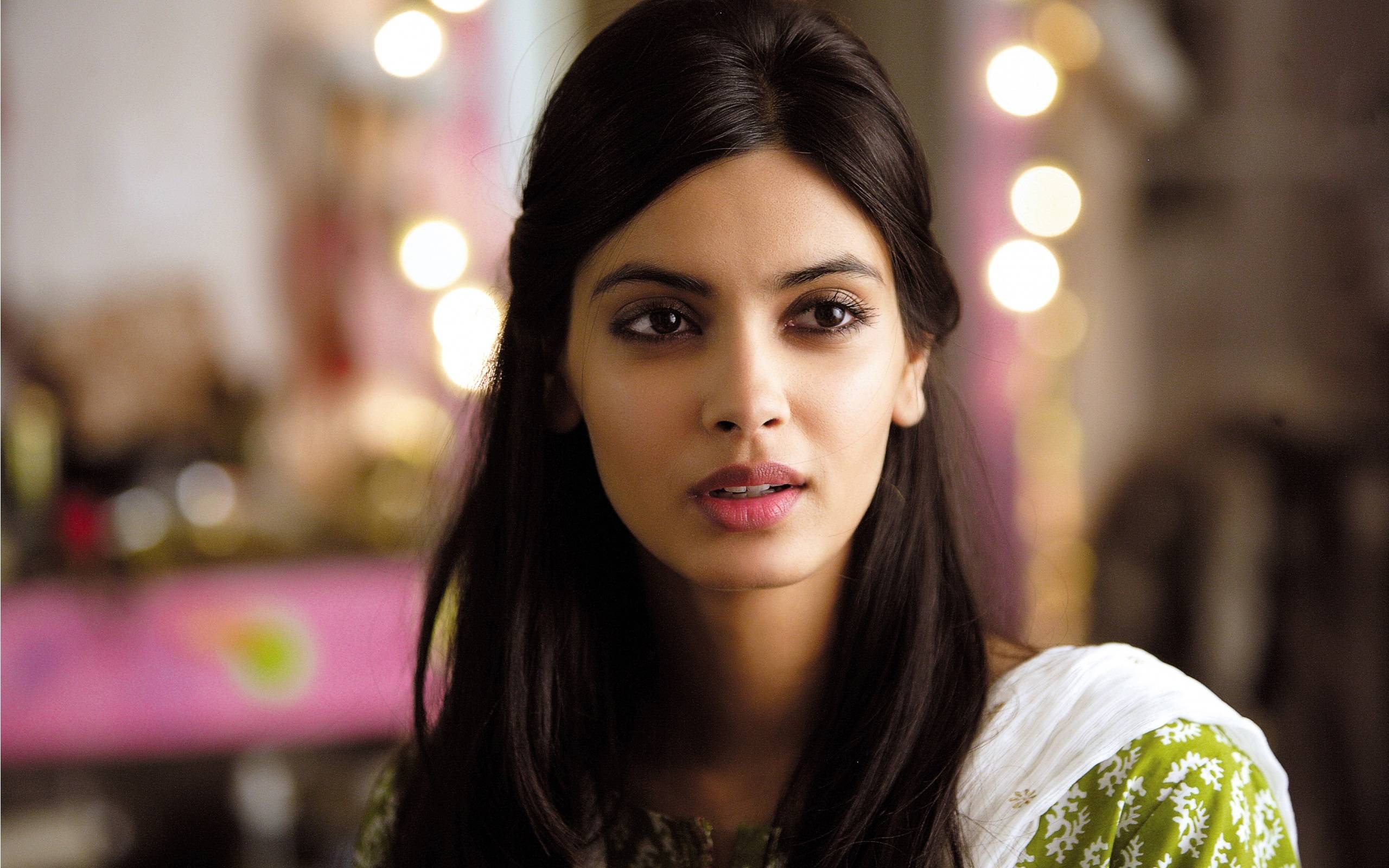 2560x1600 High Resolution Bollywood Actress Wallpaper
