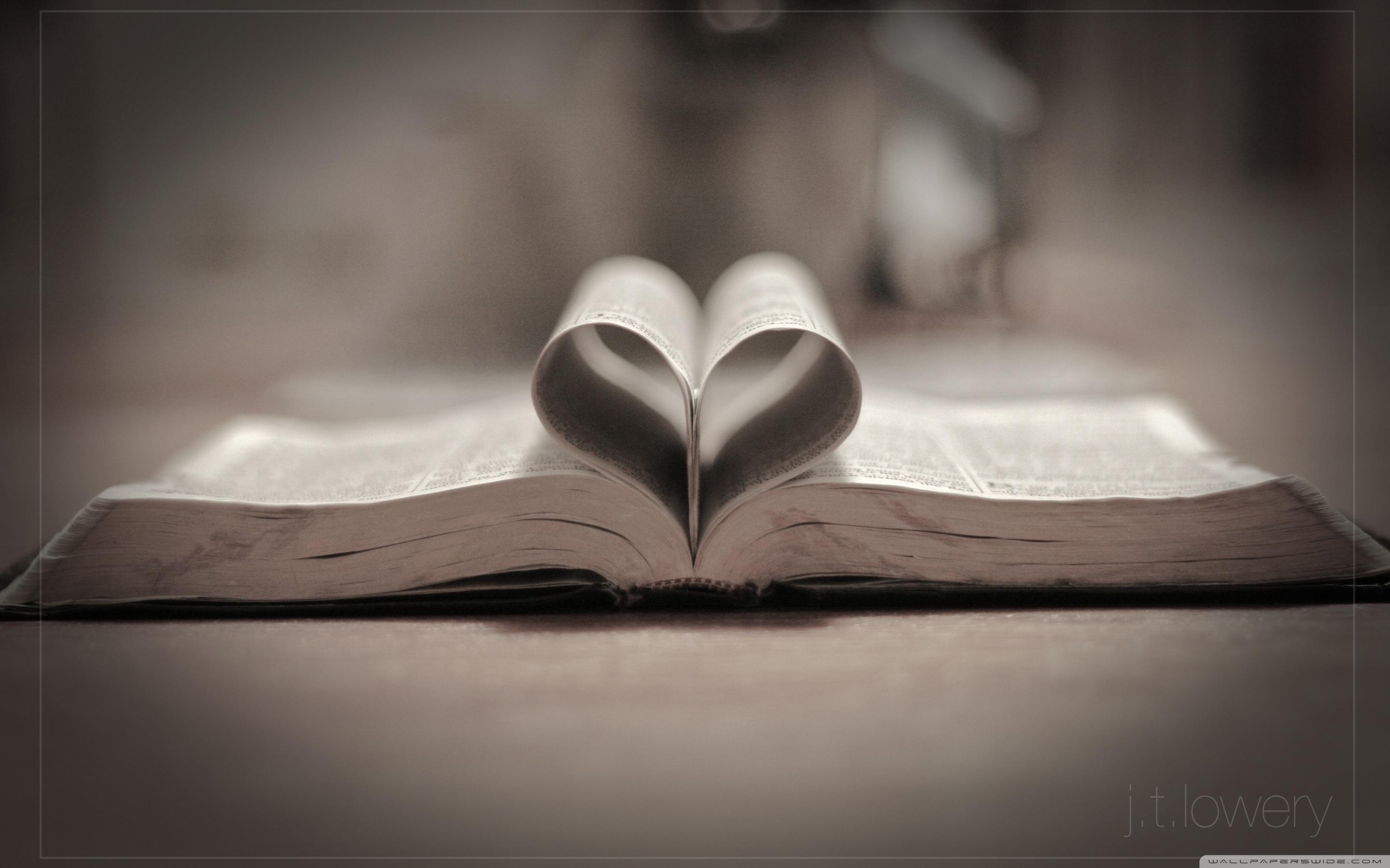 2880x1800 God Is Love Wallpaper