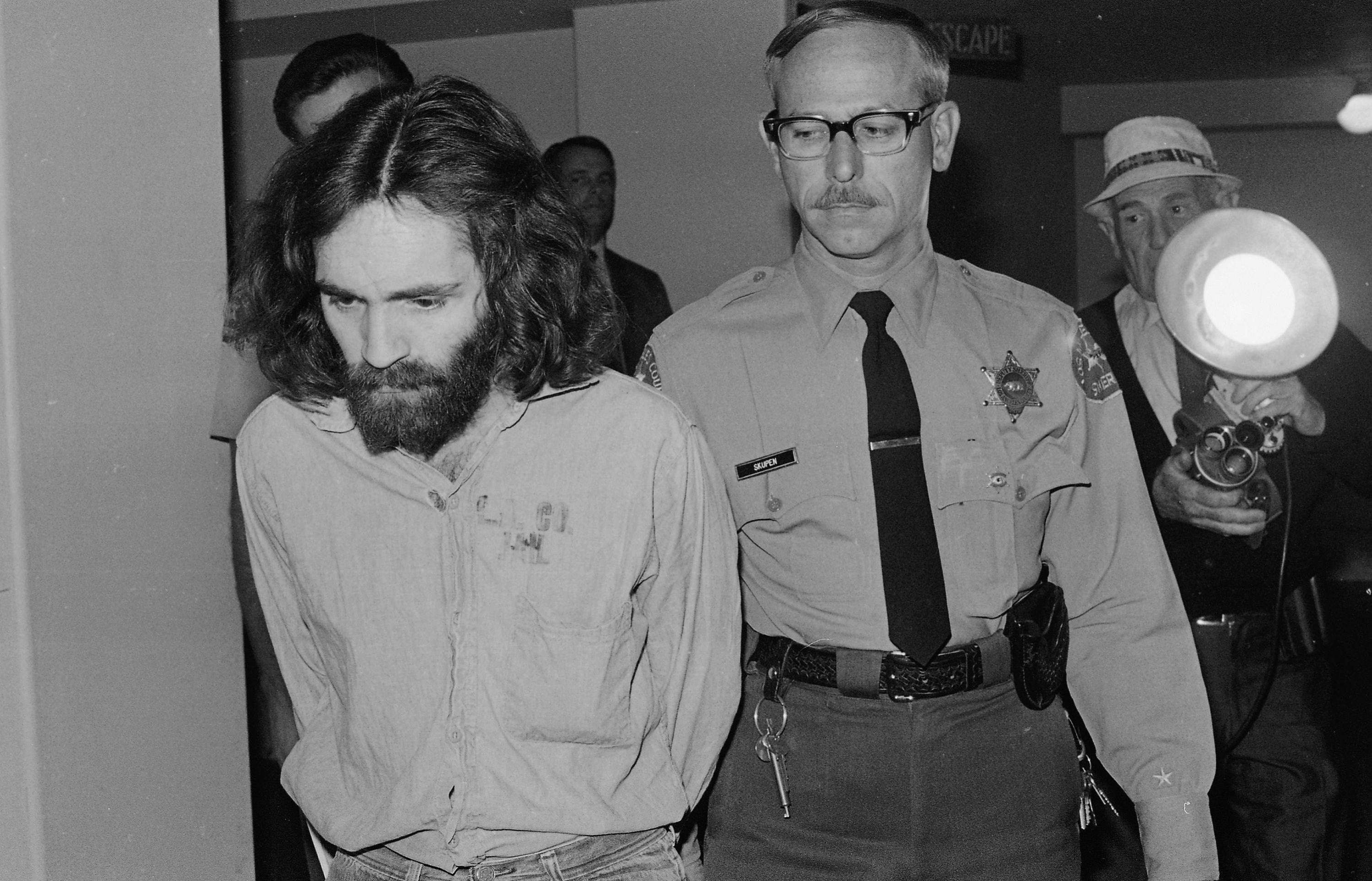 2998x1927 charles manson, offender, wedding Wallpaper, HD Man 4K Wallpaper