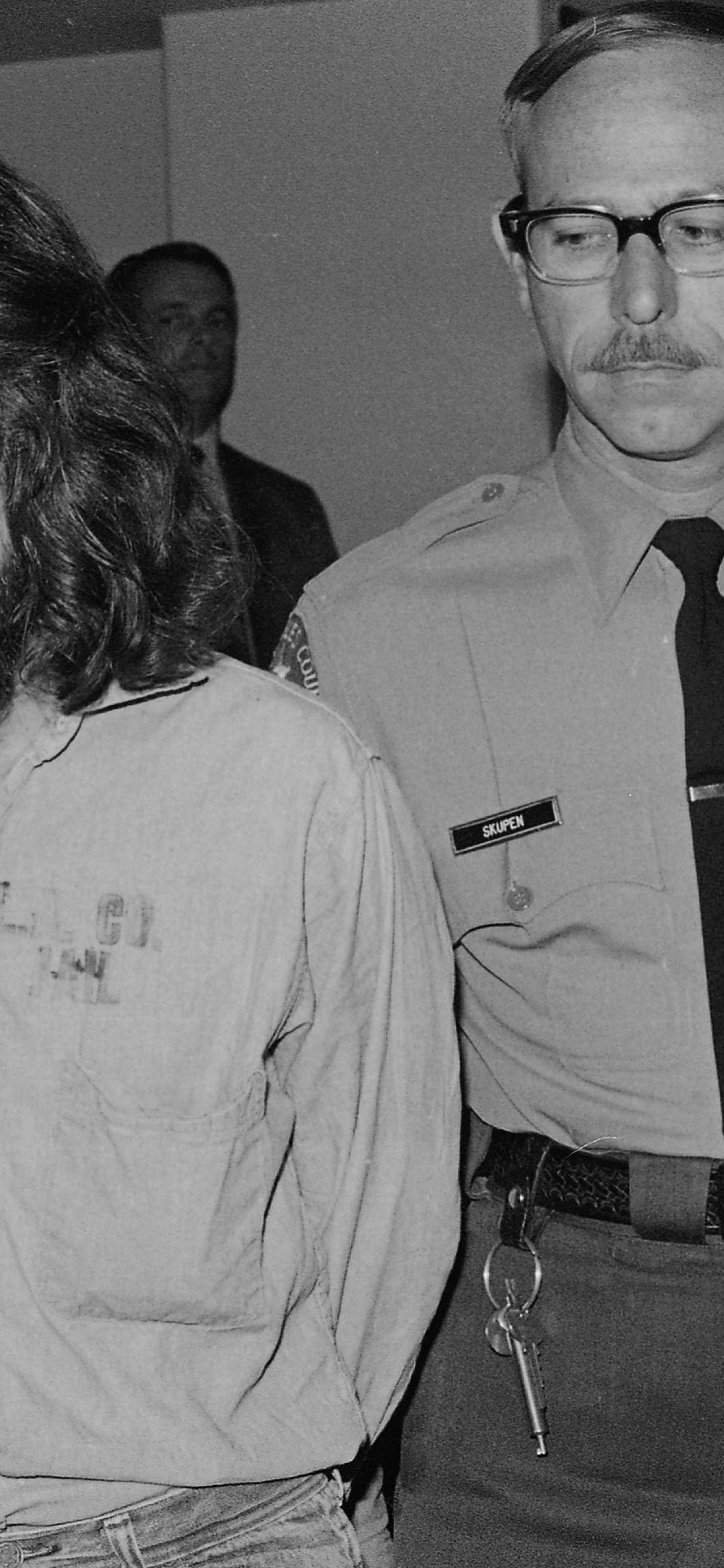 1242x2688 charles manson, offender, wedding iPhone XS MAX
