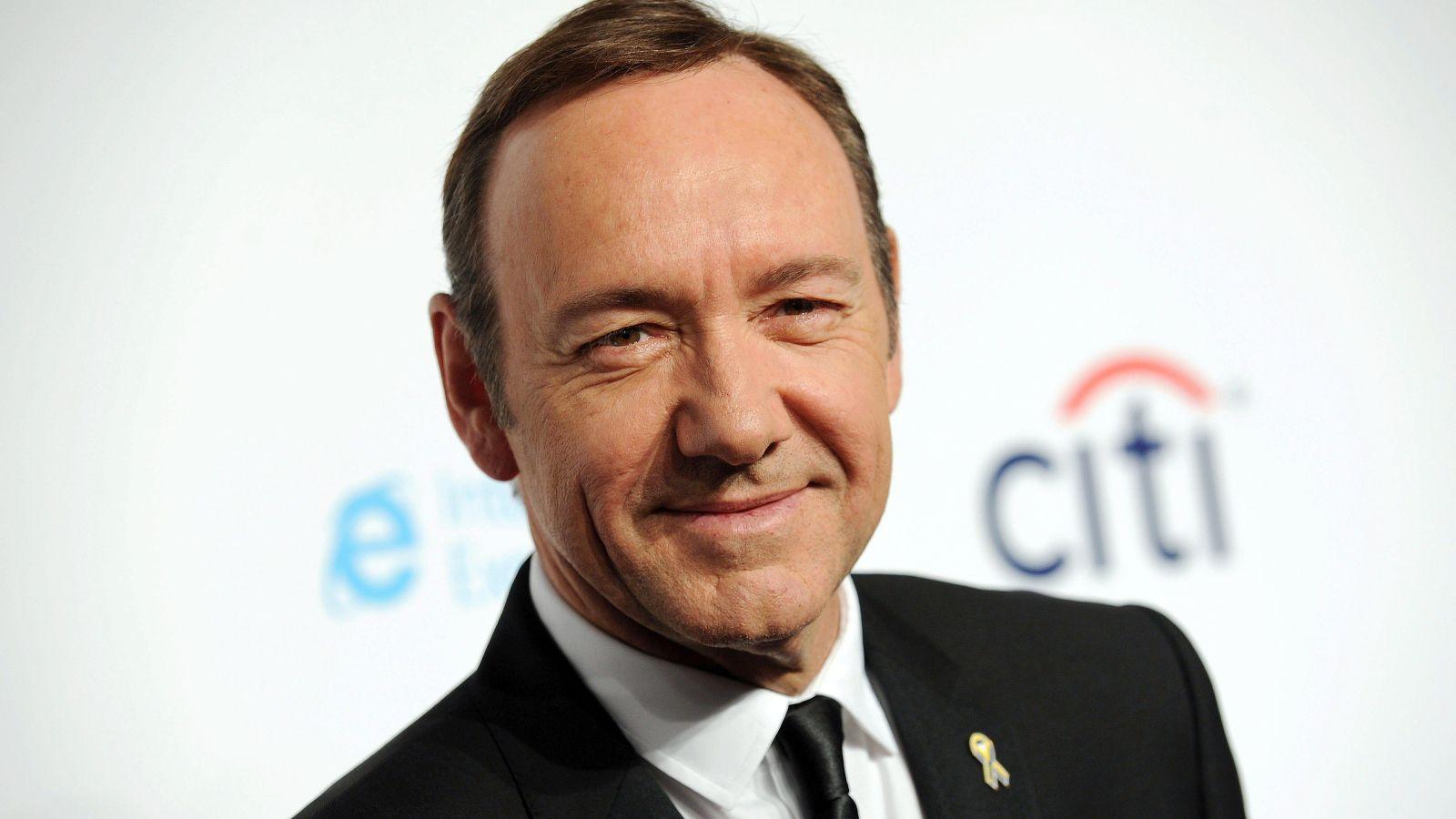 1600x900 Kevin Spacey Suit Image 1600x900 Resolution Wallpaper