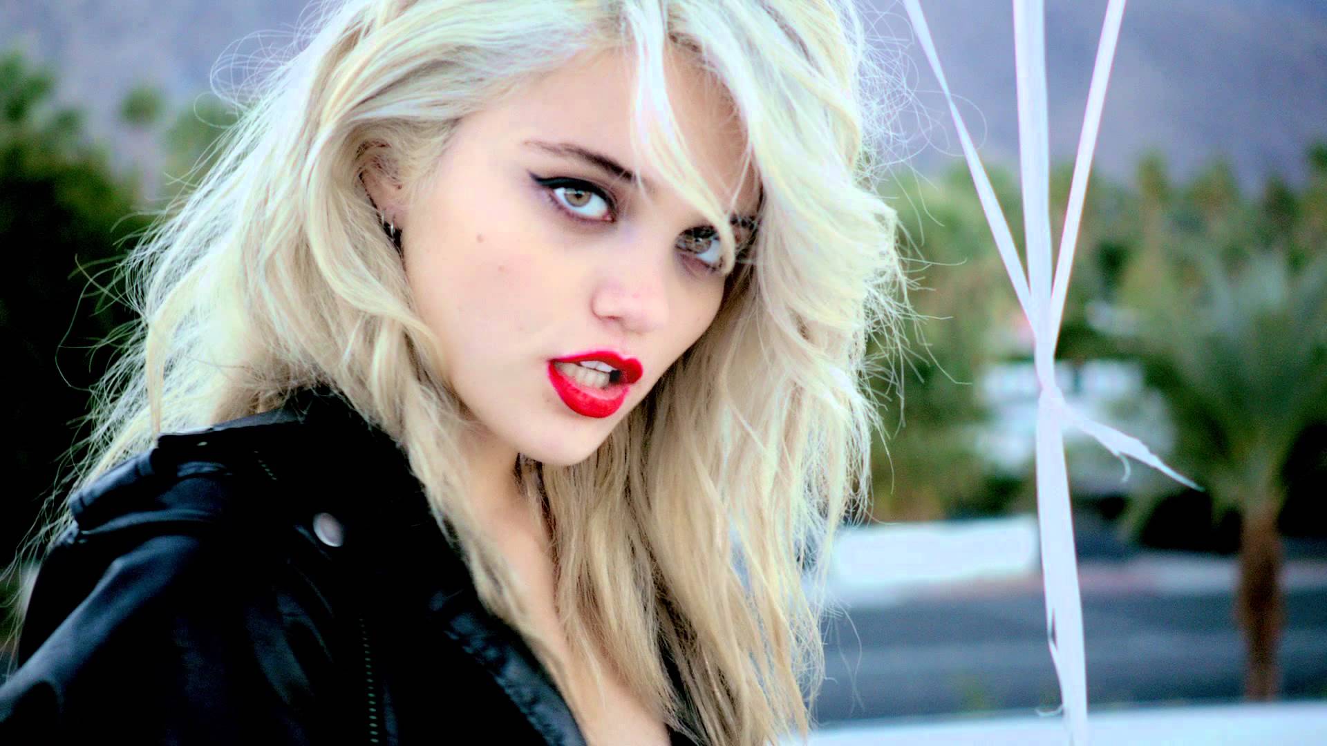 1920x1080 Sky Ferreira wallpaperx1080
