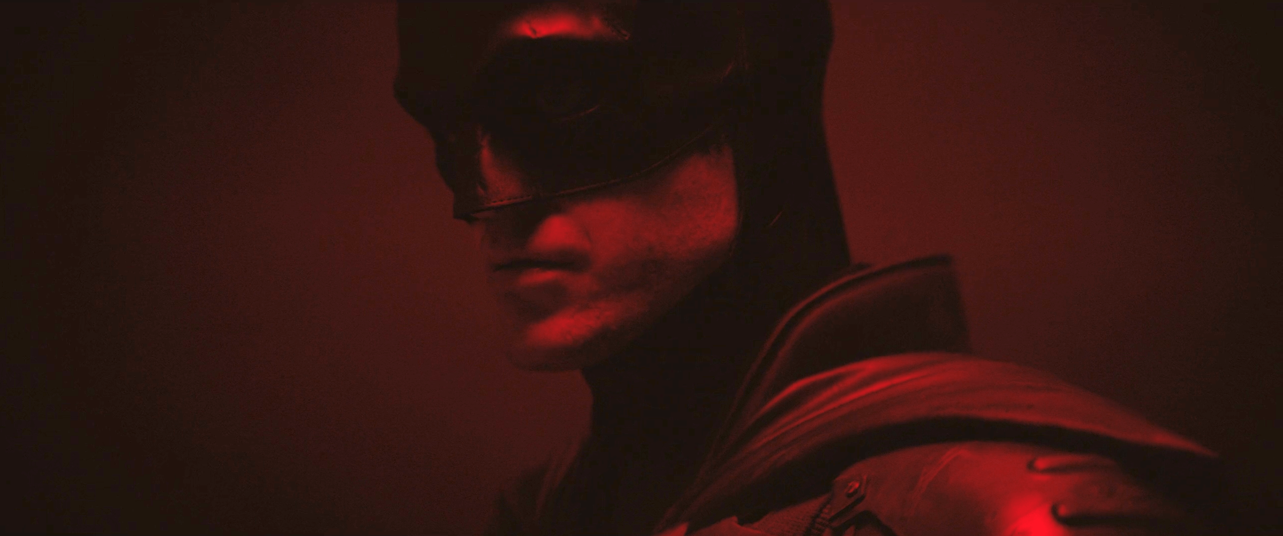 2557x1068 Robert Pattinson's 'The Batman' Bat Suit Is Here And Looks