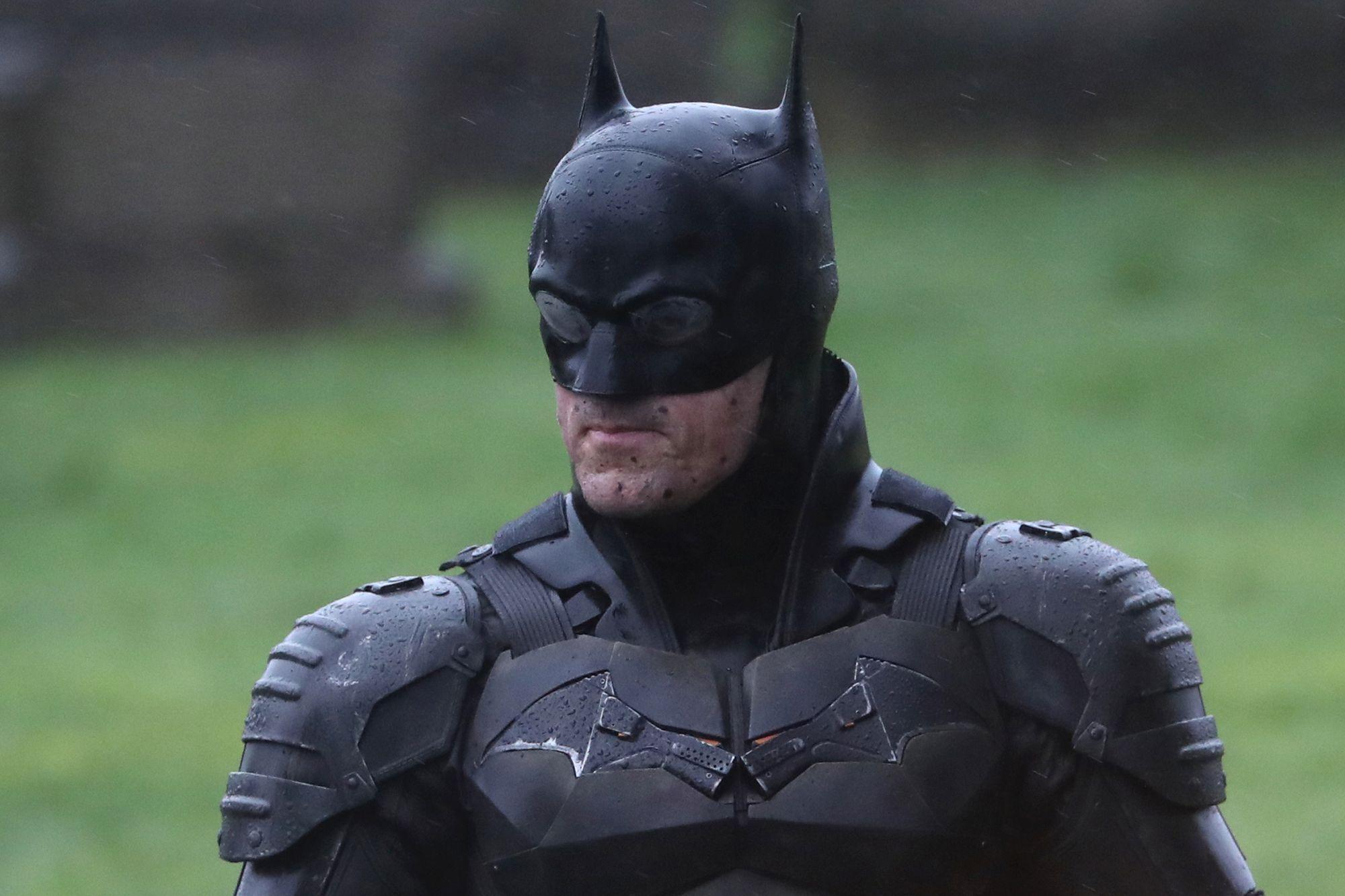 2000x1333 Robert Pattinson's 'The Batman' suit revealed in leaked movie set