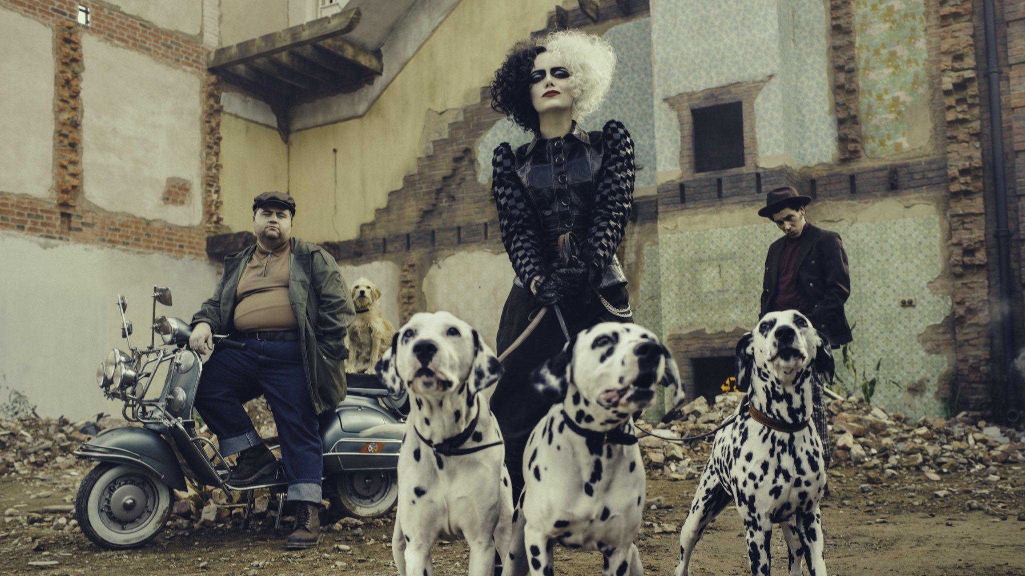 2048x1152 Disney reveals Emma Stone's new look as a punk rock Cruella de Vil