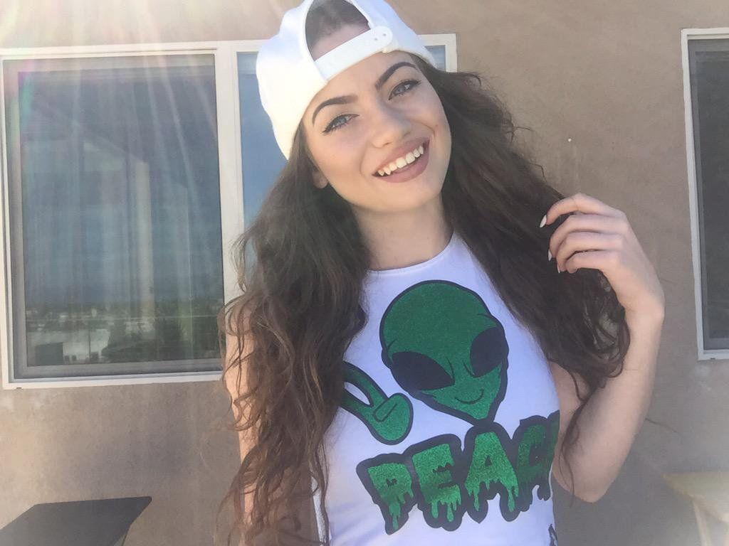 1024x768 Dytto Wallpaper