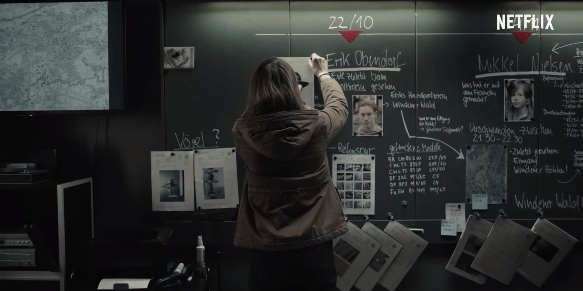 2048x1022 Dark Netflix Series Is Like Stranger Things, But not the Same