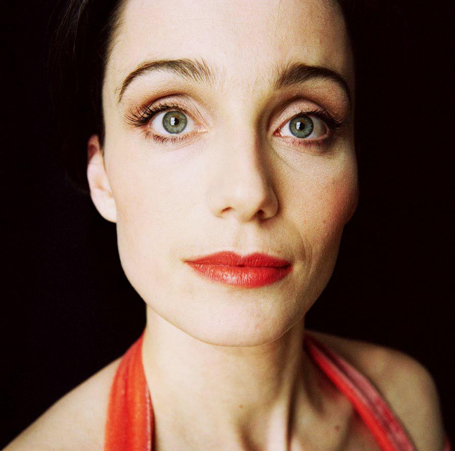 900x893 Kristin Scott Thomas wallpaper