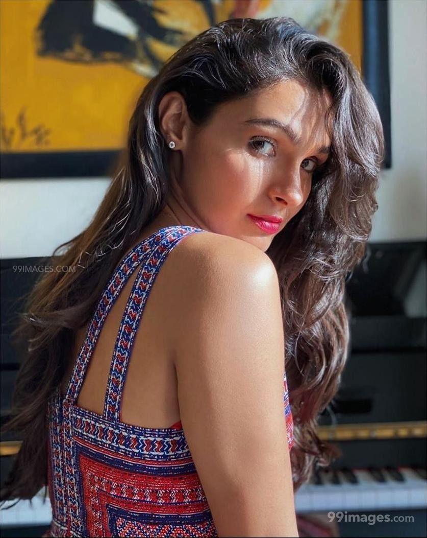 837x1053 Andrea Jeremiah HD Wallpaper (Desktop Background / Android / iPhone) (1080p, 4k) (837x1053) (2020)